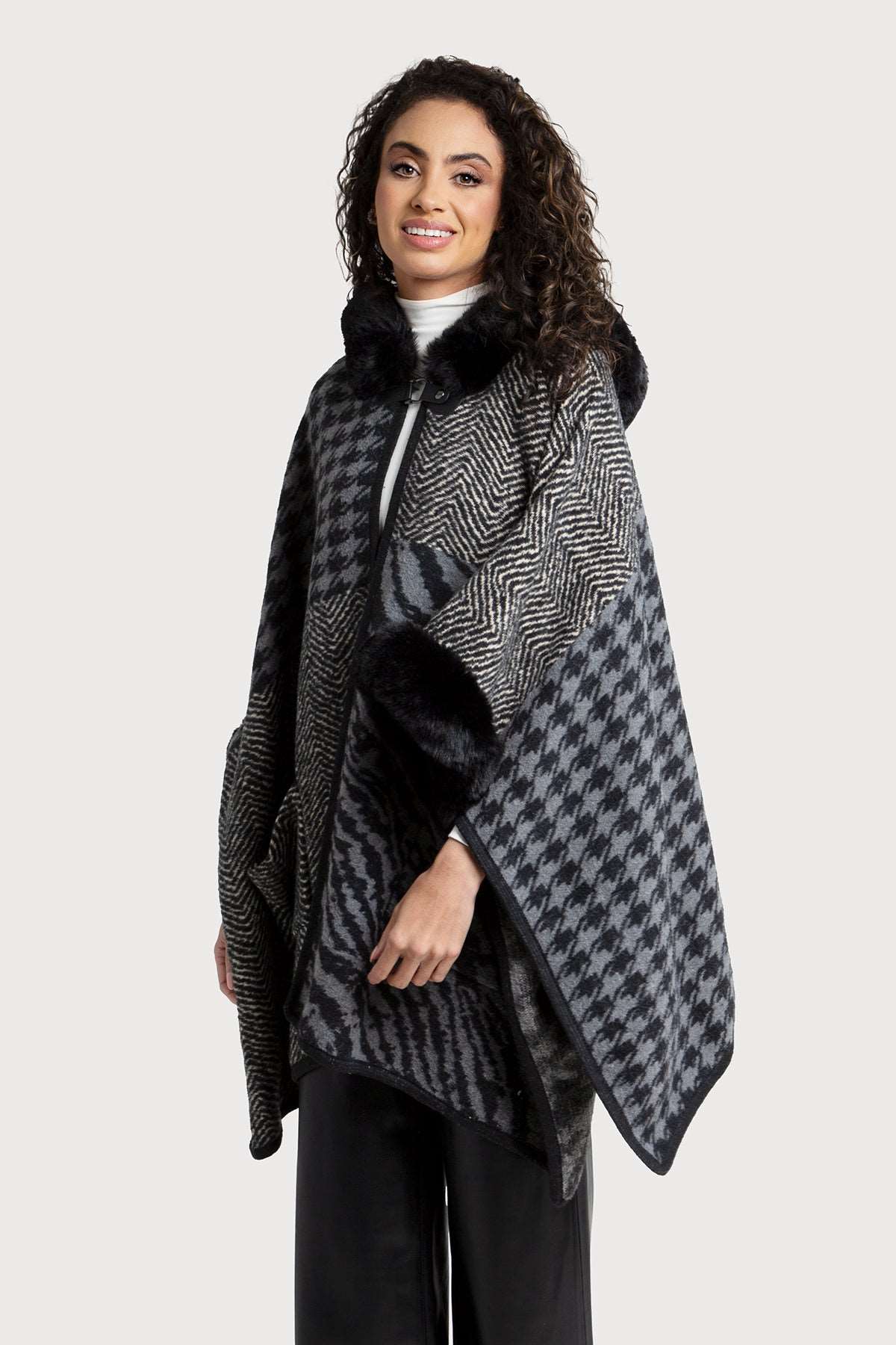 Stylish Faux Fur Kimono Robe for Women - Soft & Cozy Multi-Patterned Loungewear - Perfect for Home Relaxation, Spa Days & Photo Shoots