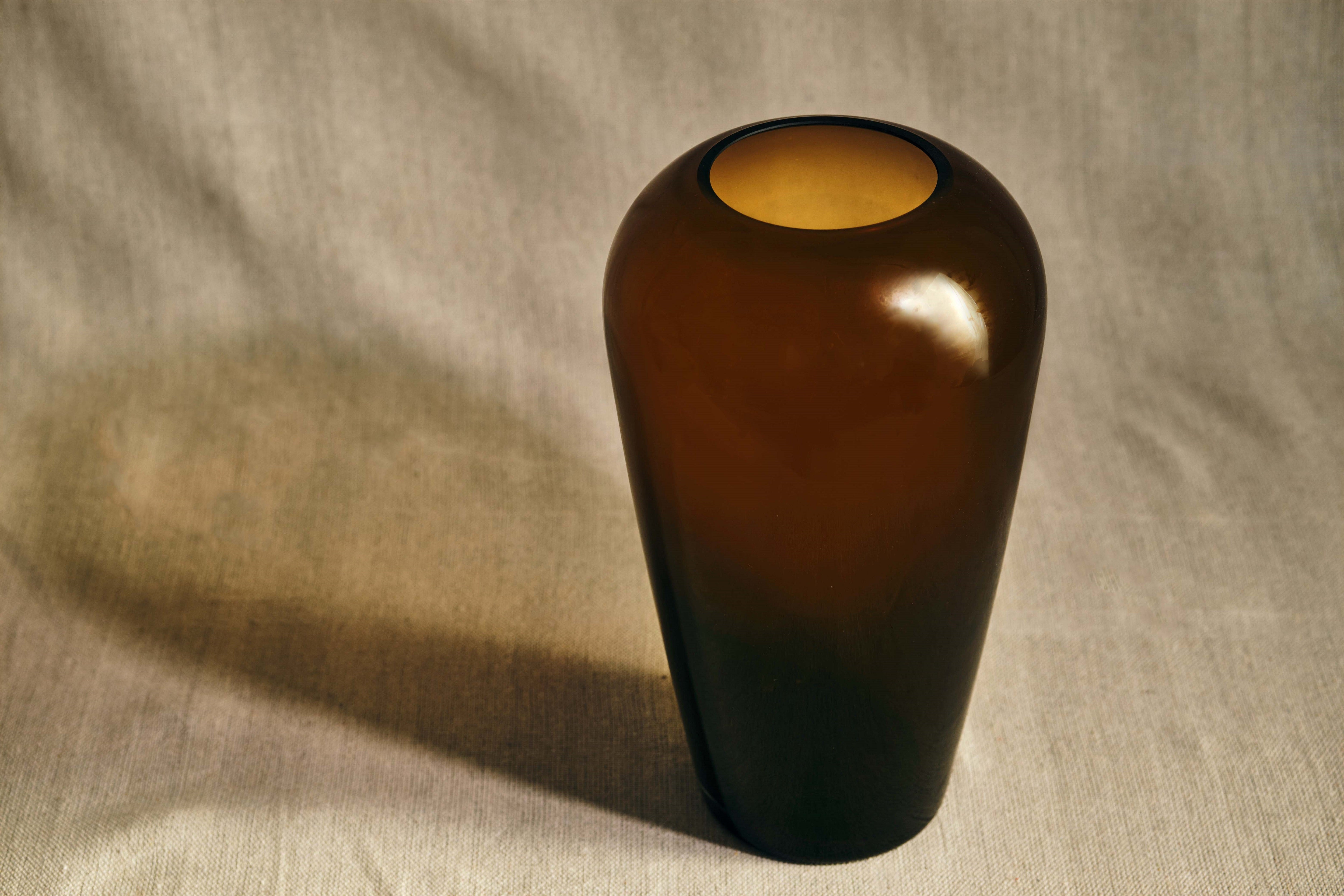 Elegant Rounded Brown Glass Vase - Handcrafted Decorative Centerpiece for Home, Wedding & Floral Arrangements