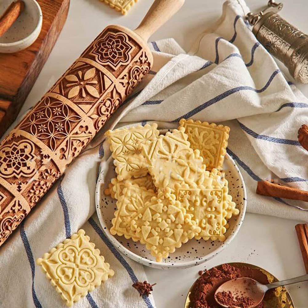 Christmas Embossed Wooden Rolling Pins - Natural Wood Carved Baking Rolling Pin for Cookies, Pastry Dough & Pie Crust - Kitchen Baking Tool for Holiday Cookies, DIY Desserts & Homemade Treats