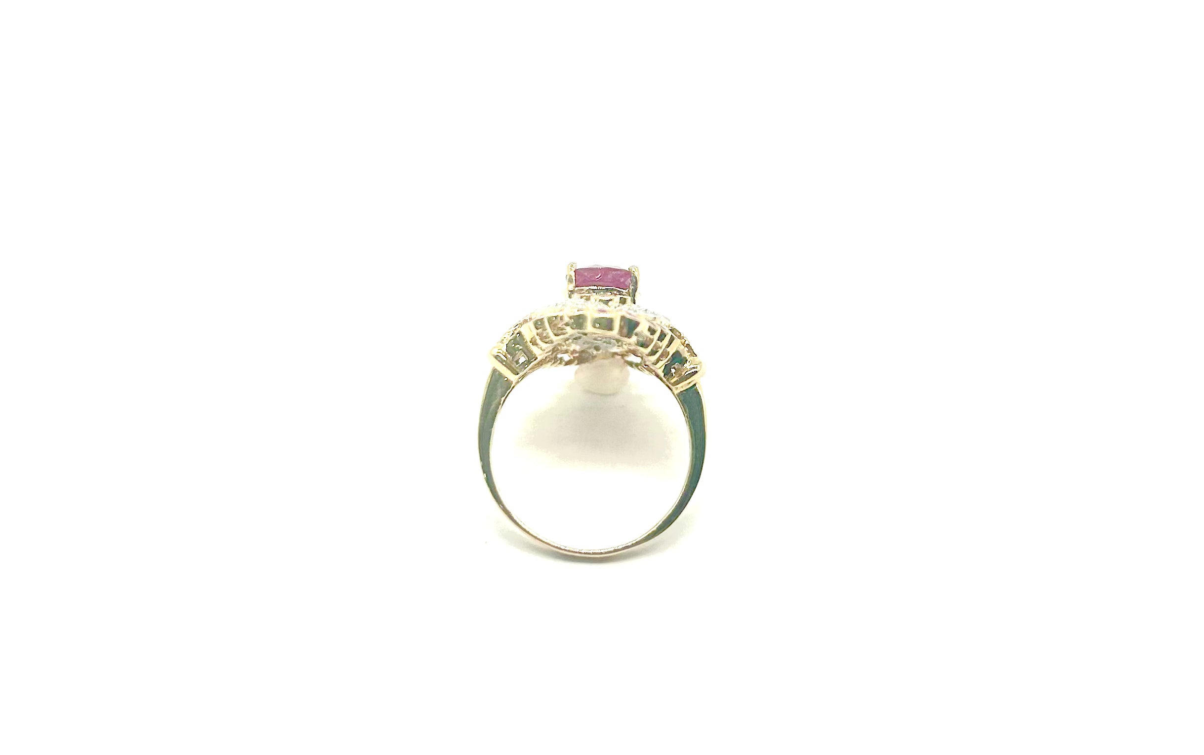 Exquisite Diamond and Ruby Ring for Women - Elegant 18K Gold Wedding, Engagement & Anniversary Jewelry Gift - Perfect for Special Occasions & Evening Events