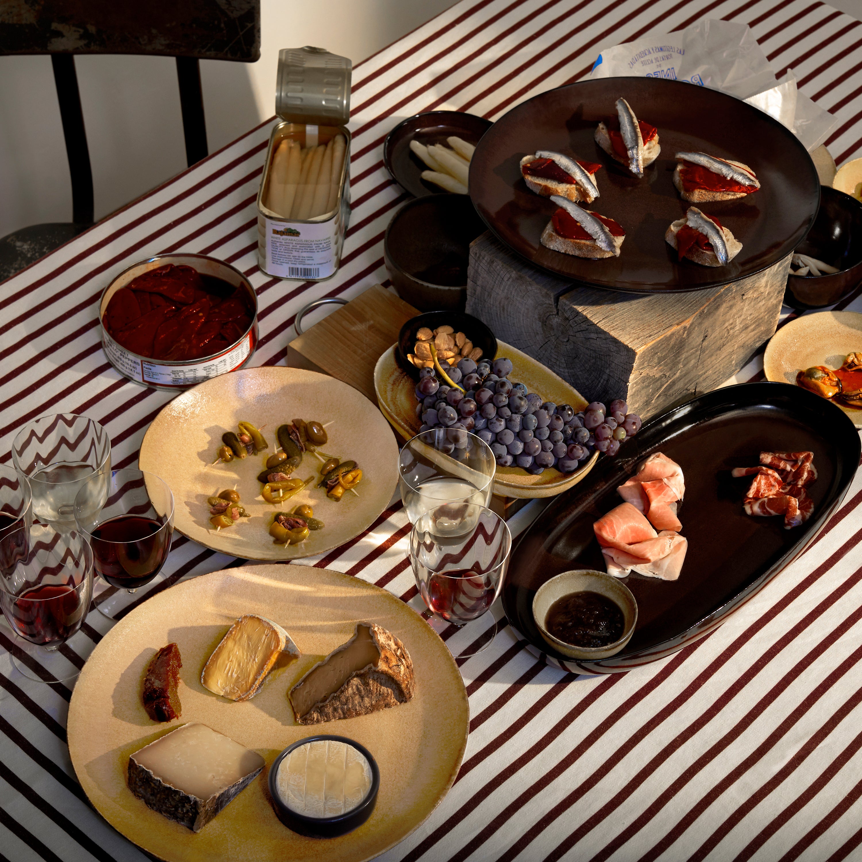 Premium Terra Dinnerware Set - Elegant Handcrafted Ceramic Plates & Bowls with Leather Accents for Stylish Dining & Entertaining - Perfect for Dinner Parties, Weddings, and Home Decor