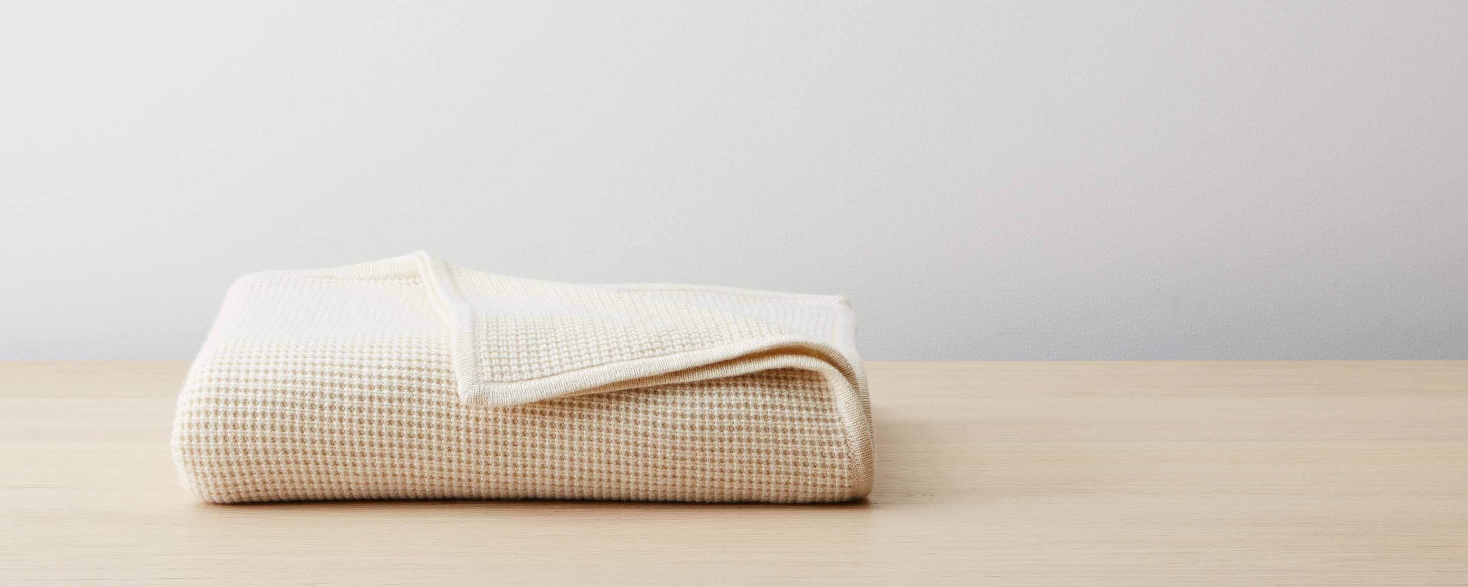 Luxury Thermal Cashmere Ivory Throw Blanket - Ultra Soft & Warm Winter Shawl for Couch, Bed, Sofa - Perfect for Cozy Evenings & Home Decor