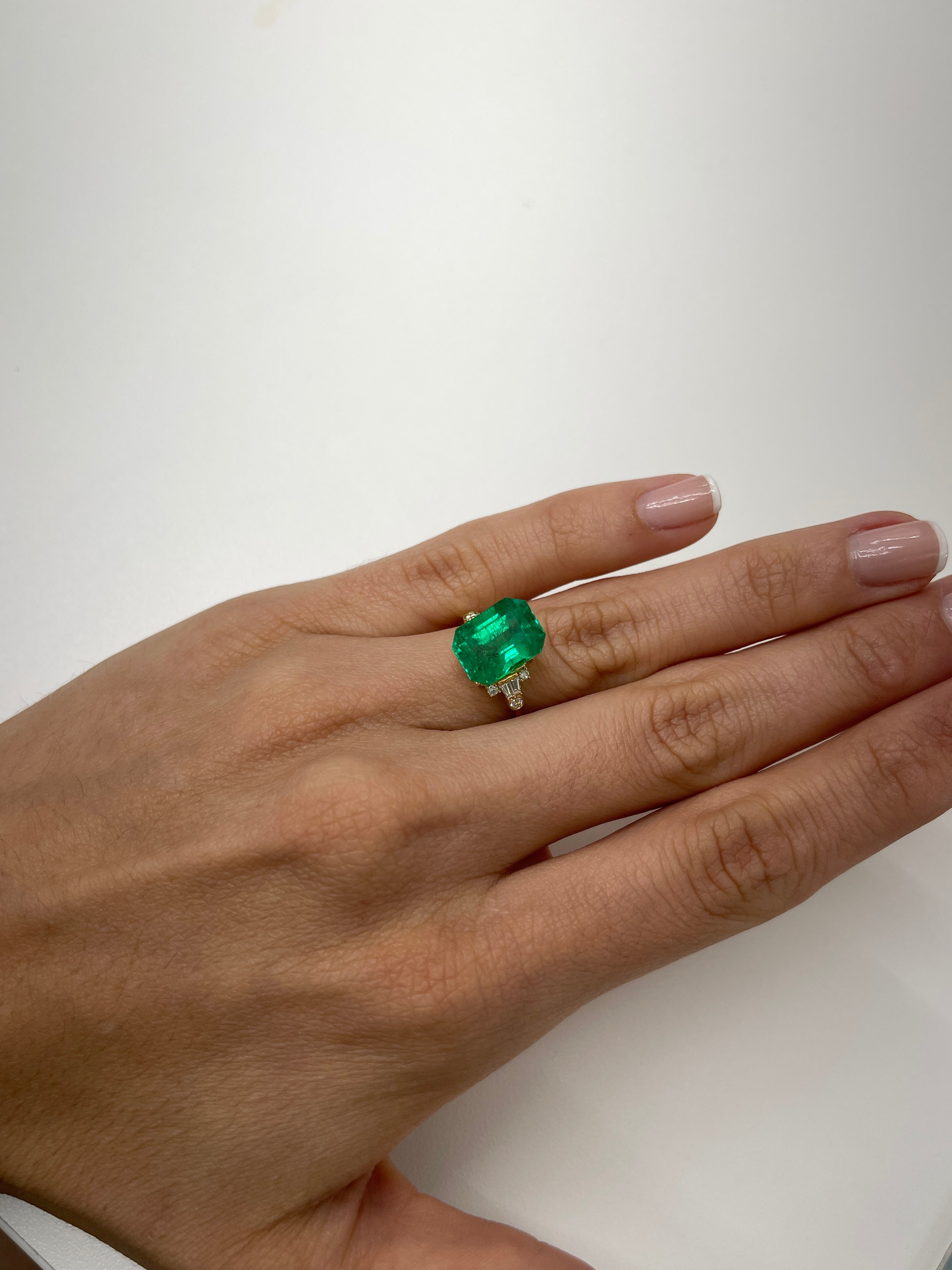5.71 Carat 12x9mm Vivid Muzo Green Natural Loose Colombian Emerald - Classic Emerald Cut Gemstone for Jewelry Making, Engagement Rings & Luxury Gifts