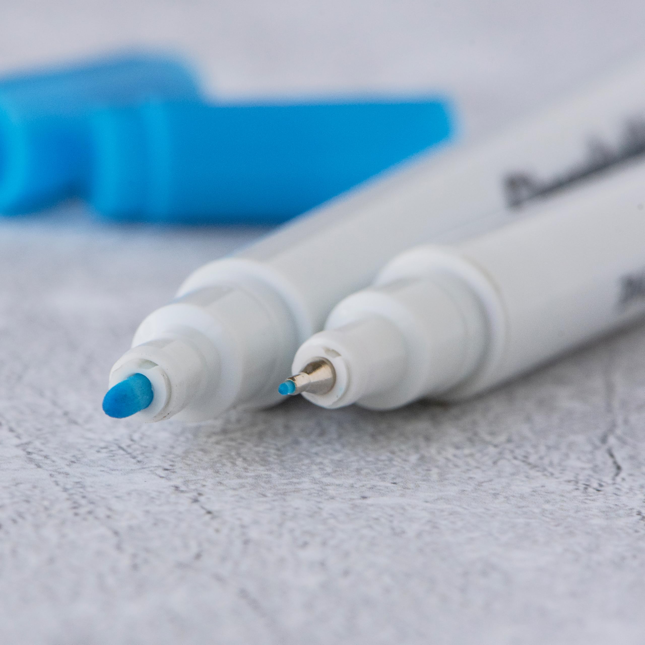 Simplicity 30-00036 Water Soluble Marking Pens - Fine & Medium Tips, Blue Ink (2-Pack) - Perfect for Fabric Marking, Quilting & Sewing Projects