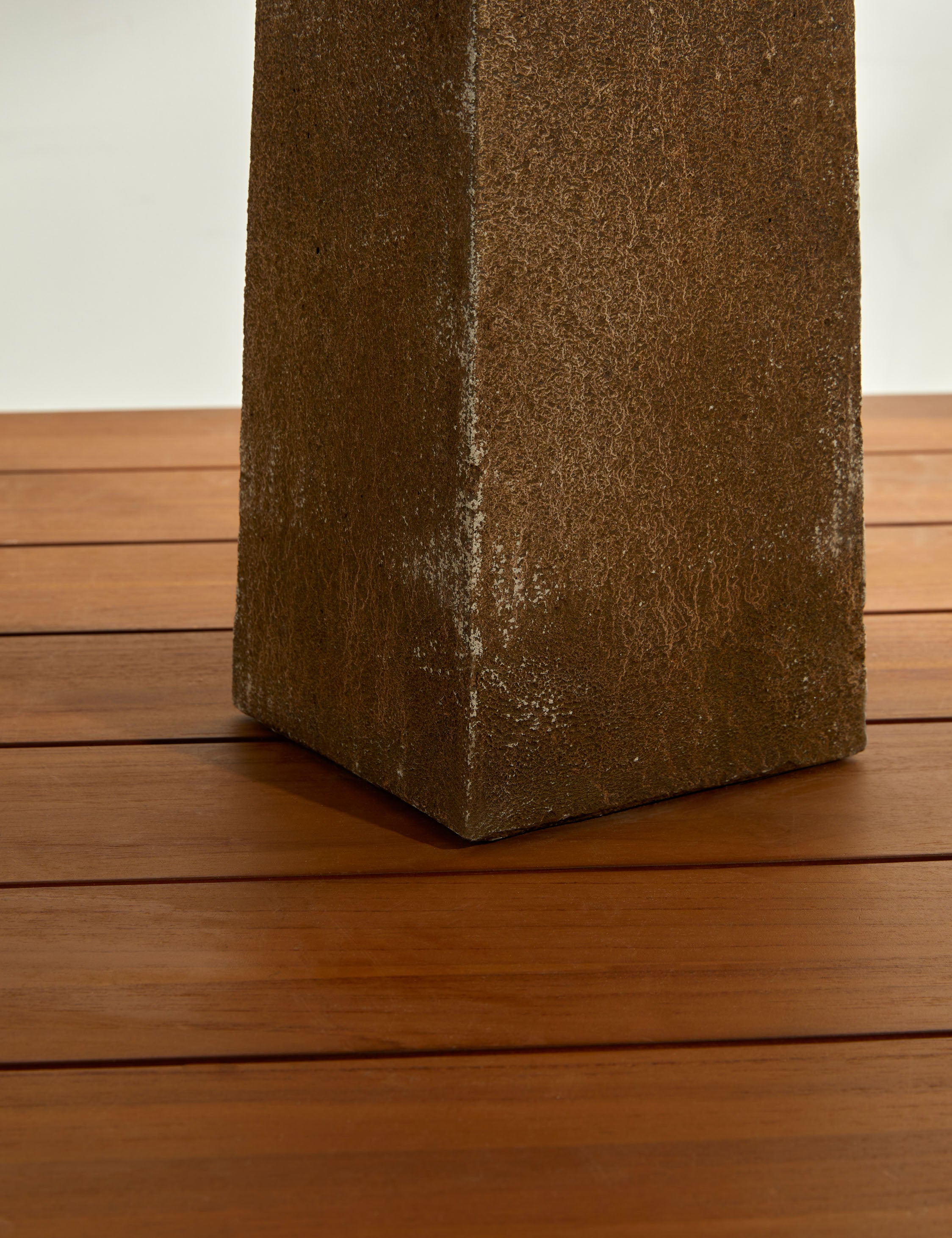 Campania International Modern Bird Bath - Elegant Garden Decor for Outdoor Bird Watching & Relaxation