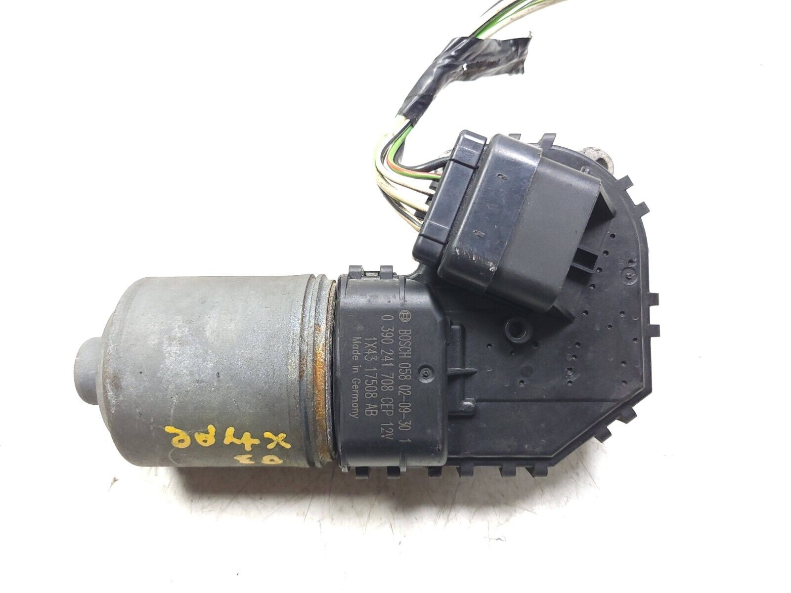 02 08 Jaguar X-Type Windshield Wiper Motor OEM Replacement Part - Perfect for Rainy Weather & Car Maintenance