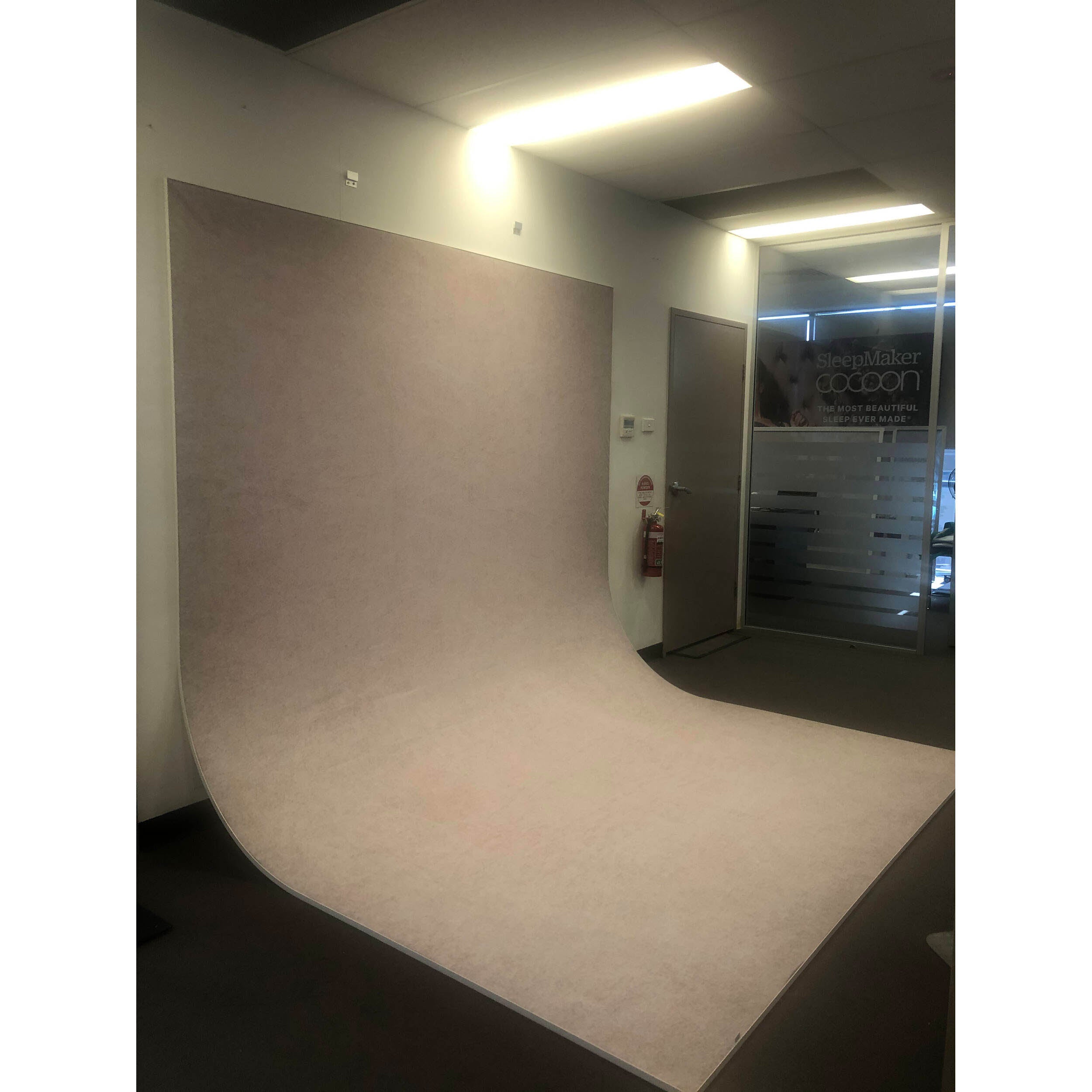 EasiFrame V2 Curved Portable Cyclorama Photography Backdrop System - 3m x 2.5m Large Frame for Studio, Product Shoots & Video Production