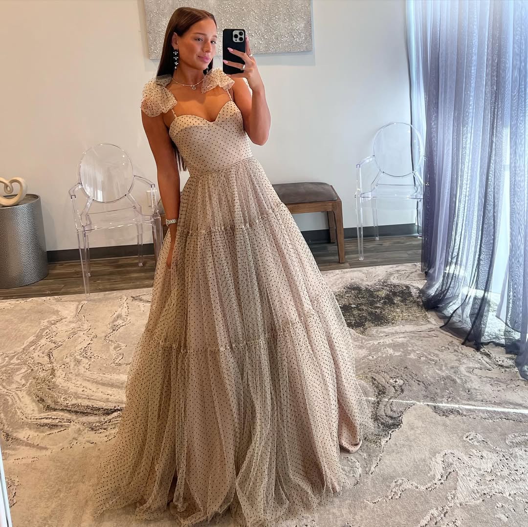 Elegant A-Line Tulle Long Prom Dress for Formal Evening Events - Style J5548 | Perfect for Homecoming, Prom, Ball Gown & Special Occasions
