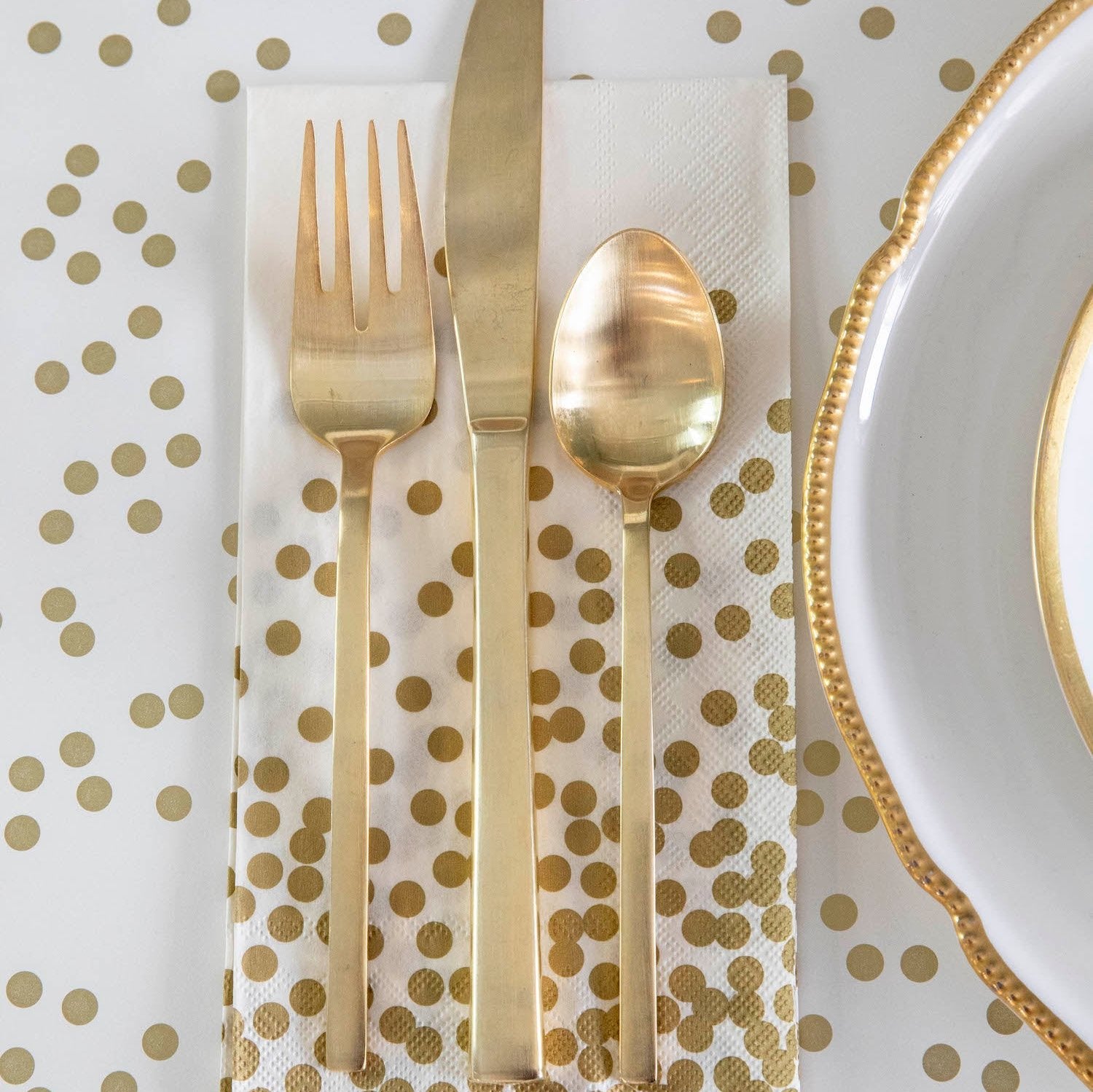 Gold Confetti Guest Napkins - Elegant Disposable Party Napkins for Weddings, Birthdays & Celebrations - Perfect for Table Settings, Cocktail Parties & Special Events