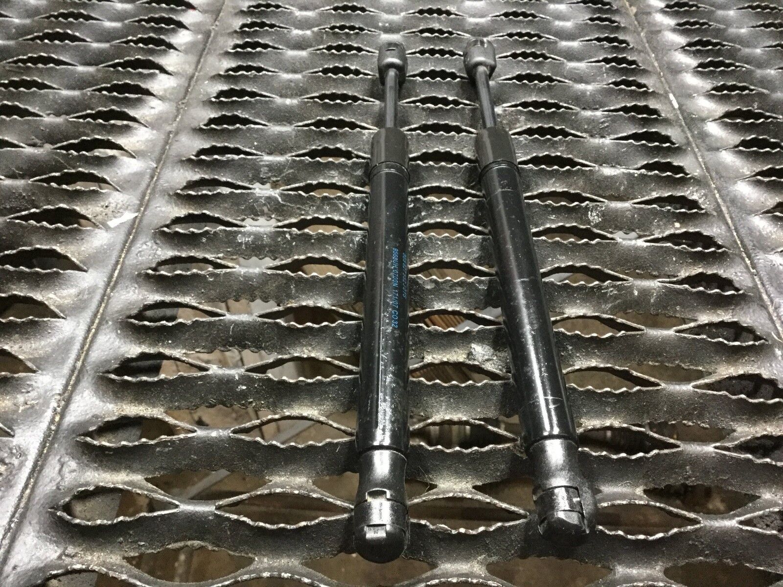 04-08 Audi A4 Sedan Rear Trunk Shock Strut Support - Left & Right Pair (2pcs) OEM Replacement - Perfect for Trunk Lid Support & Smooth Opening/Closing