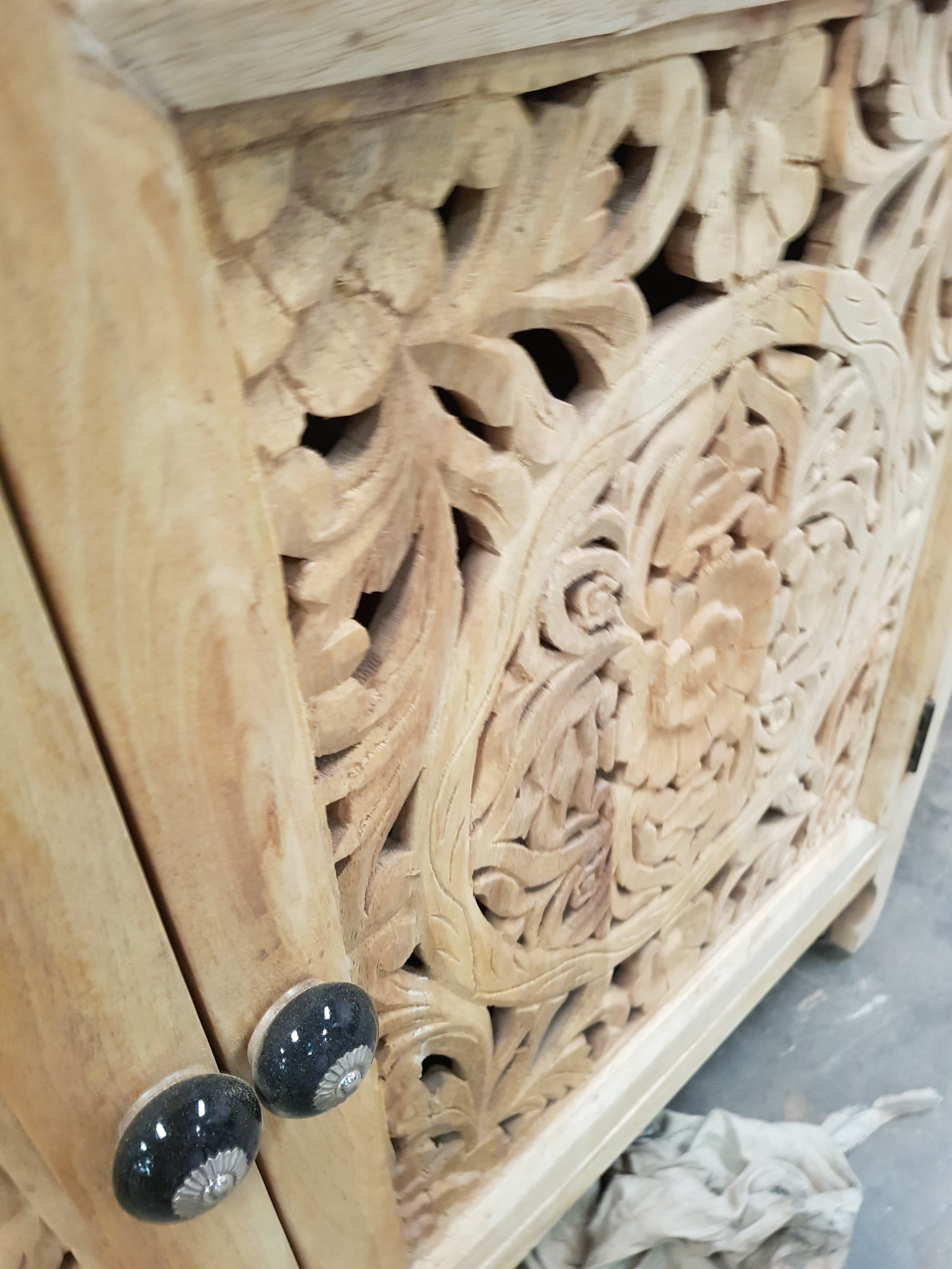 Hand Carved Indian Solid Wood Buffet Cabinet Sideboard - Traditional Dynasty Design for Dining Room Storage & Display
