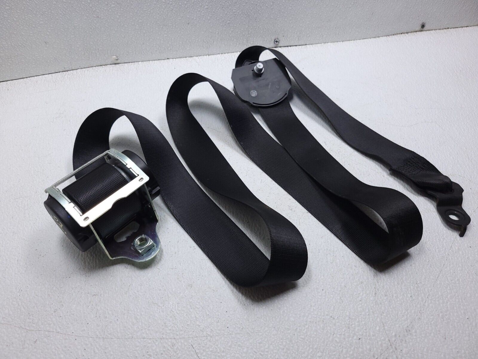 2006-2011 Mercedes ML500 Front Right Passenger Seat Belt Retractor OEM Replacement - Perfect for Car Safety & Repair