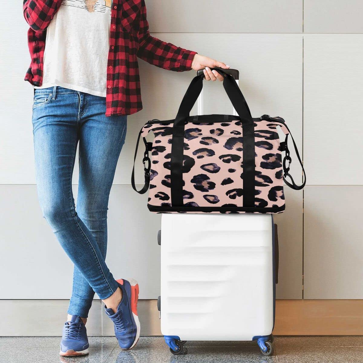 **Premium Gym & Travel Duffel Bag with Wet Pocket, Shoe Compartment & Toiletry Bag - Leopard Print Cheetah Pink - Ideal for Gym, Yoga, Business Trips & Weekend Getaways**    *(Use Cases: Perfect for workouts, overnight stays, business travel, yoga sessions, and weekend adventures.)*