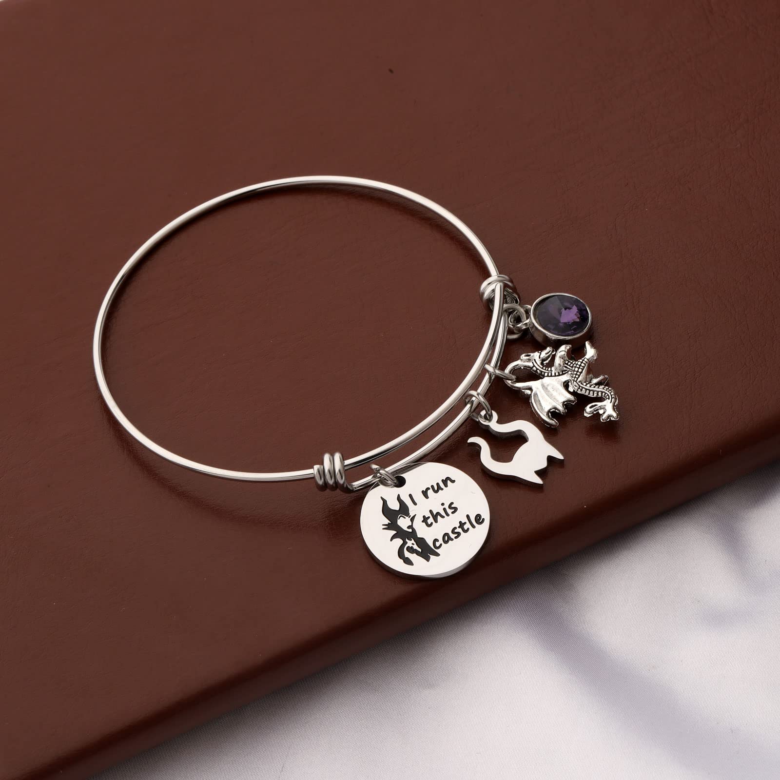PLITI Evil Queen Inspired 'I Run This Castle' Bracelet - Witchy Charm Jewelry for Movie Fans & Halloween Gifts - Perfect for Cosplay, Costume Parties & Dark Aesthetic Lovers
