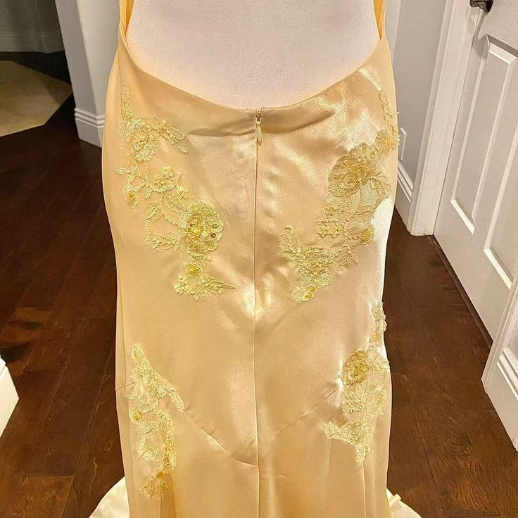 Elegant Yellow Backless Mermaid Satin Long Evening Gown for Women - Formal Party Dress J6375 | Perfect for Prom, Wedding Guest, Cocktail & Black Tie Events