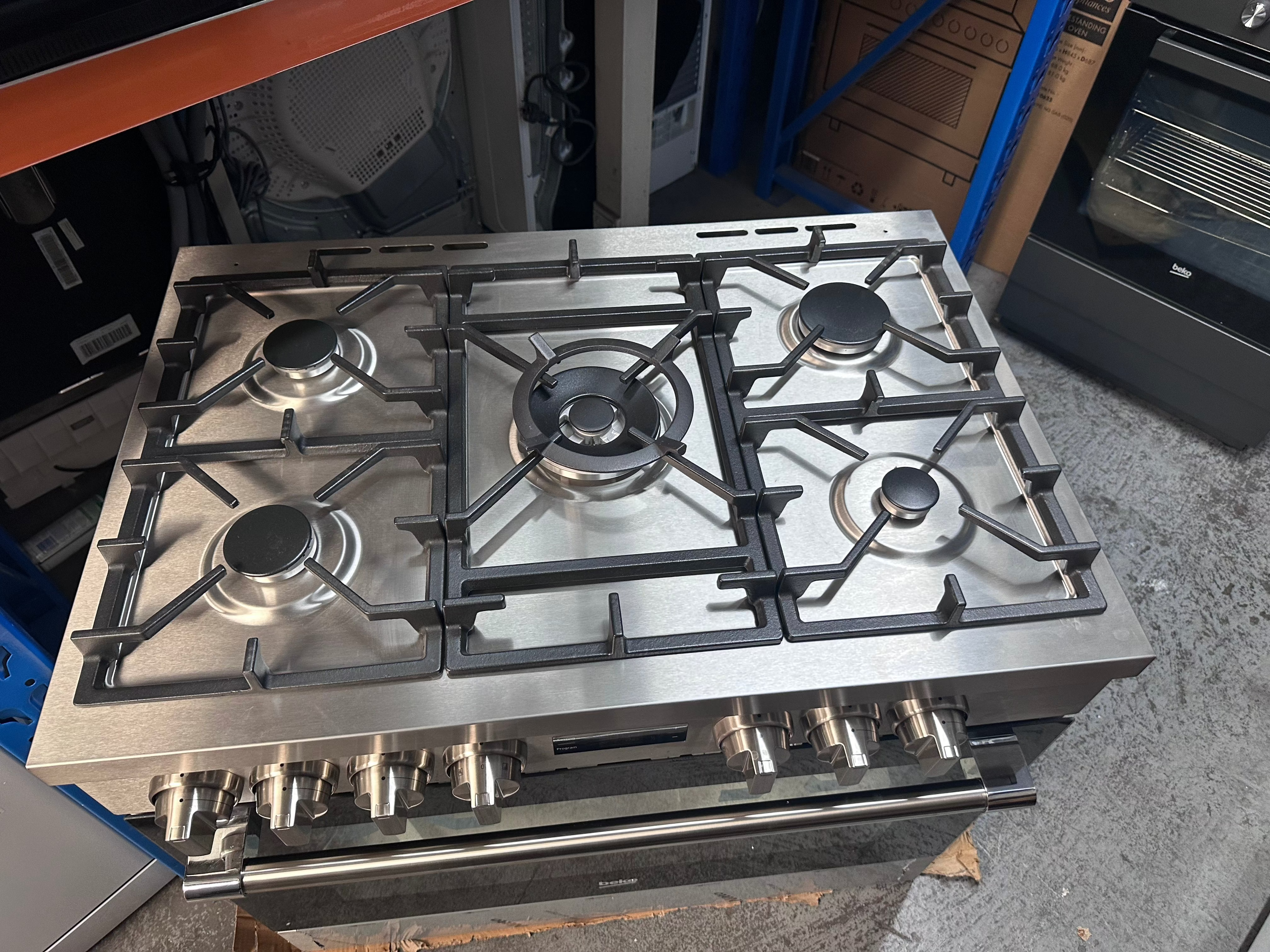 Beko 90cm Dual Fuel Freestanding Oven and Stove BFC916GMX1 - Gas Cooktop & Electric Oven - Stainless Steel Kitchen Appliance for Home Cooking & Baking [Display Unit] - Perfect for Family Kitchens & Modern Homes