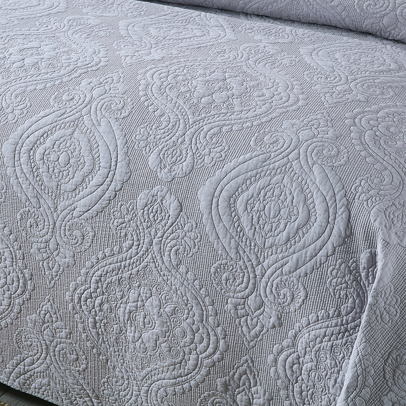 Aramis Reversible 3-Piece Damask Quilt Set - King Size Bedding with Matching Pillow Shams - Luxury Bedroom Decor for Master & Guest Rooms