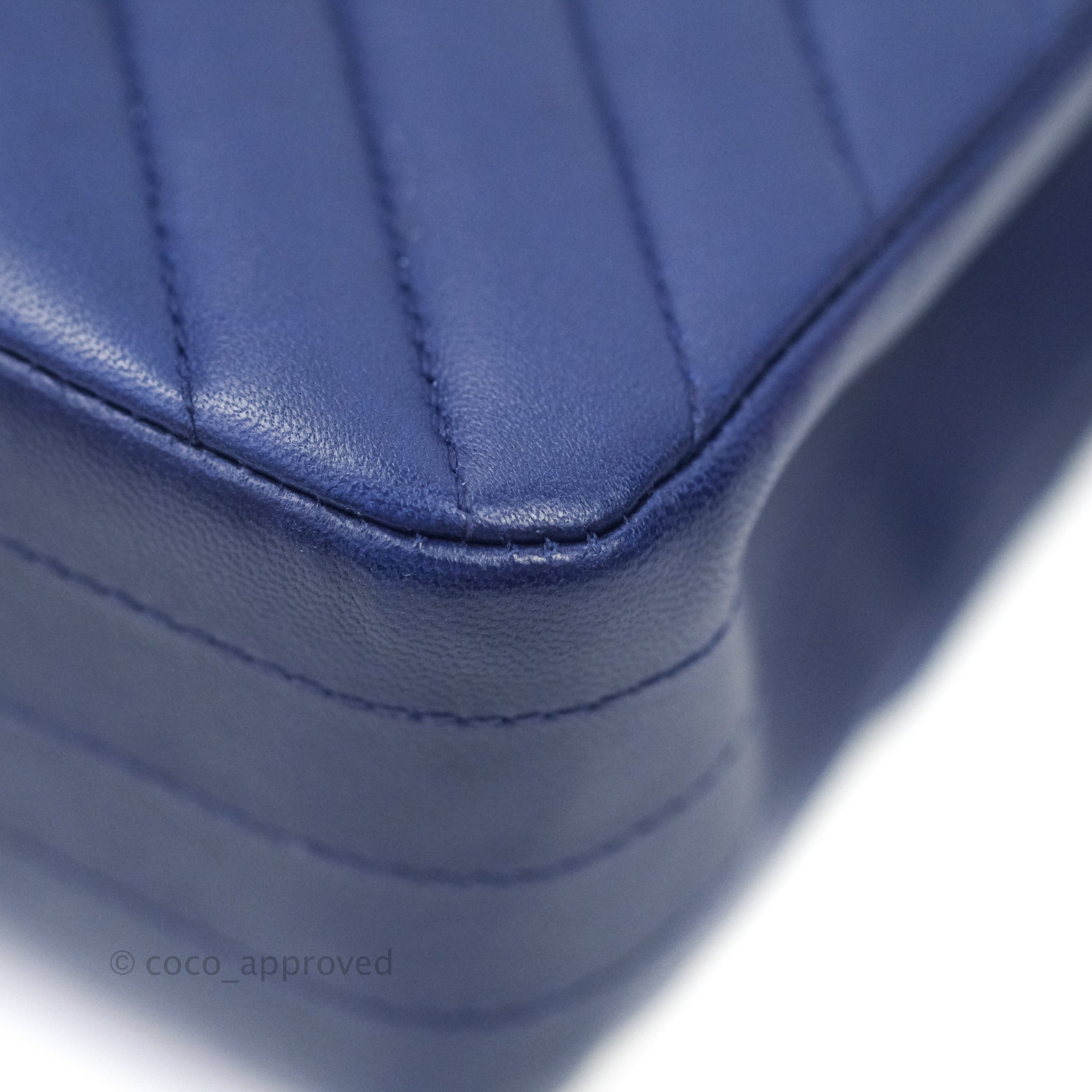 Chanel Classic Chevron M/L Medium Flap Bag in Blue Lambskin Leather with Gold Hardware - Perfect for Evening Events & Luxury Fashion Accessories