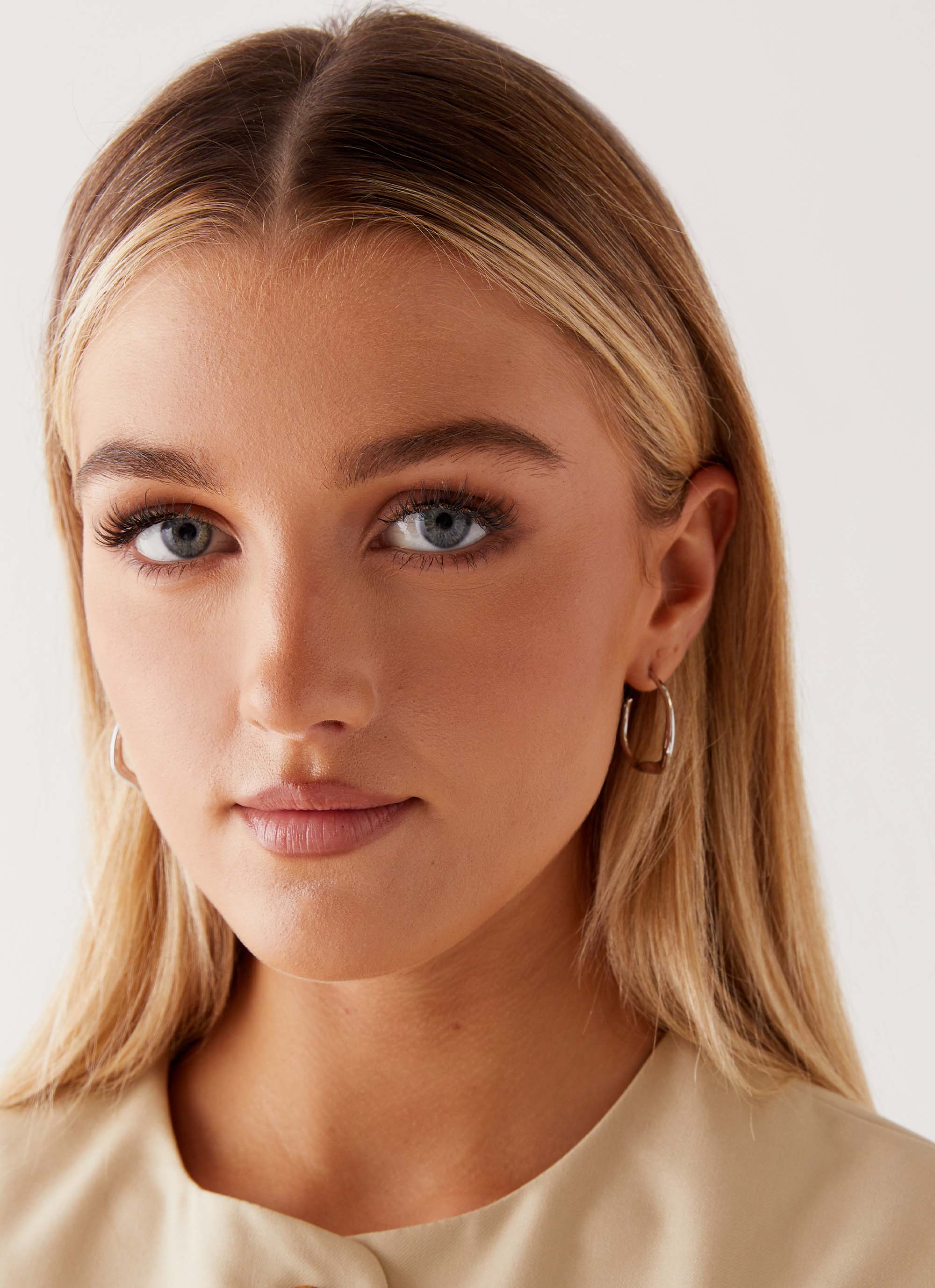 Stylish Silver Etta Hoop Earrings for Women - Trendy Fashion Jewelry Gift for Everyday Wear & Special Occasions