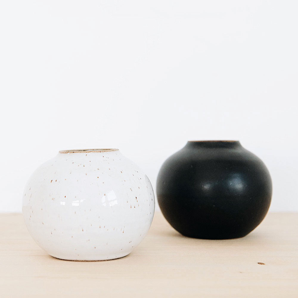 Ceramic Globe Bud Vase - Small Flower Vase for Home Decor, Wedding Centerpieces & Tabletop Arrangements - Perfect for Roses, Daisies and Fresh Cut Flowers