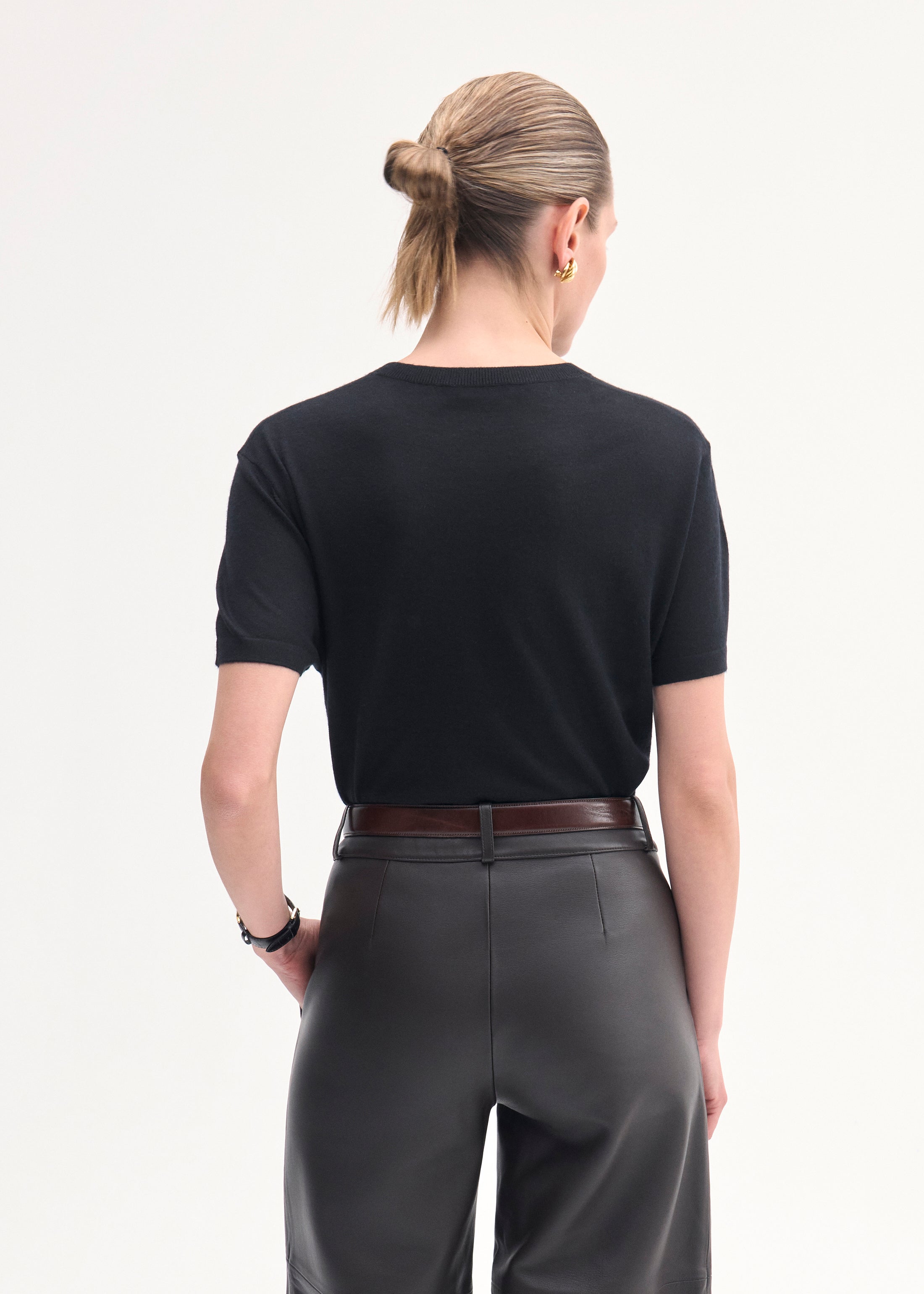 Luxury Black Fine Cashmere T-Shirt for Men & Women | Soft & Comfortable Everyday Wear | Perfect for Casual Outfits & Layering