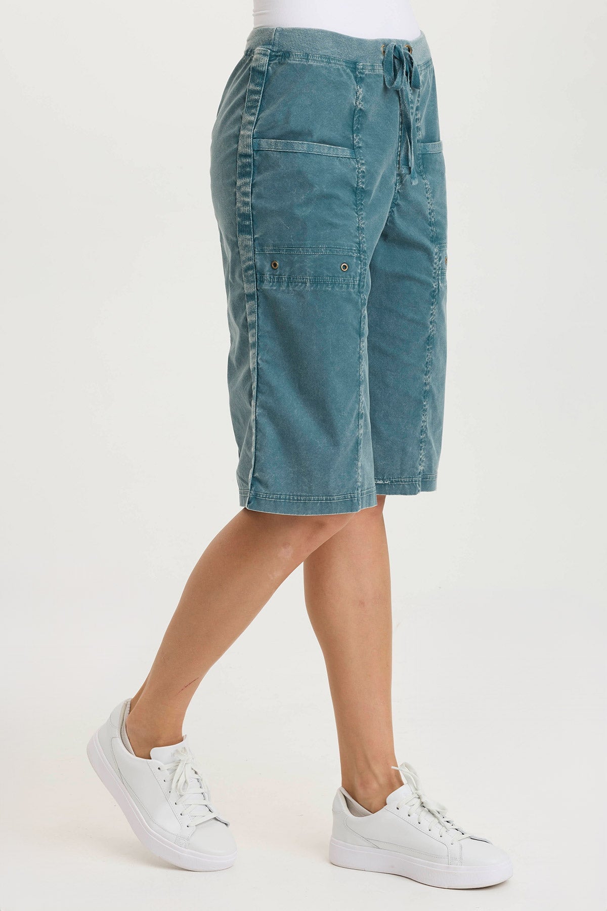 Stylish Black Poplin Wide Leg Bermuda Shorts for Women - Comfortable Summer Casual Wear for Beach, Travel & Everyday Outfits