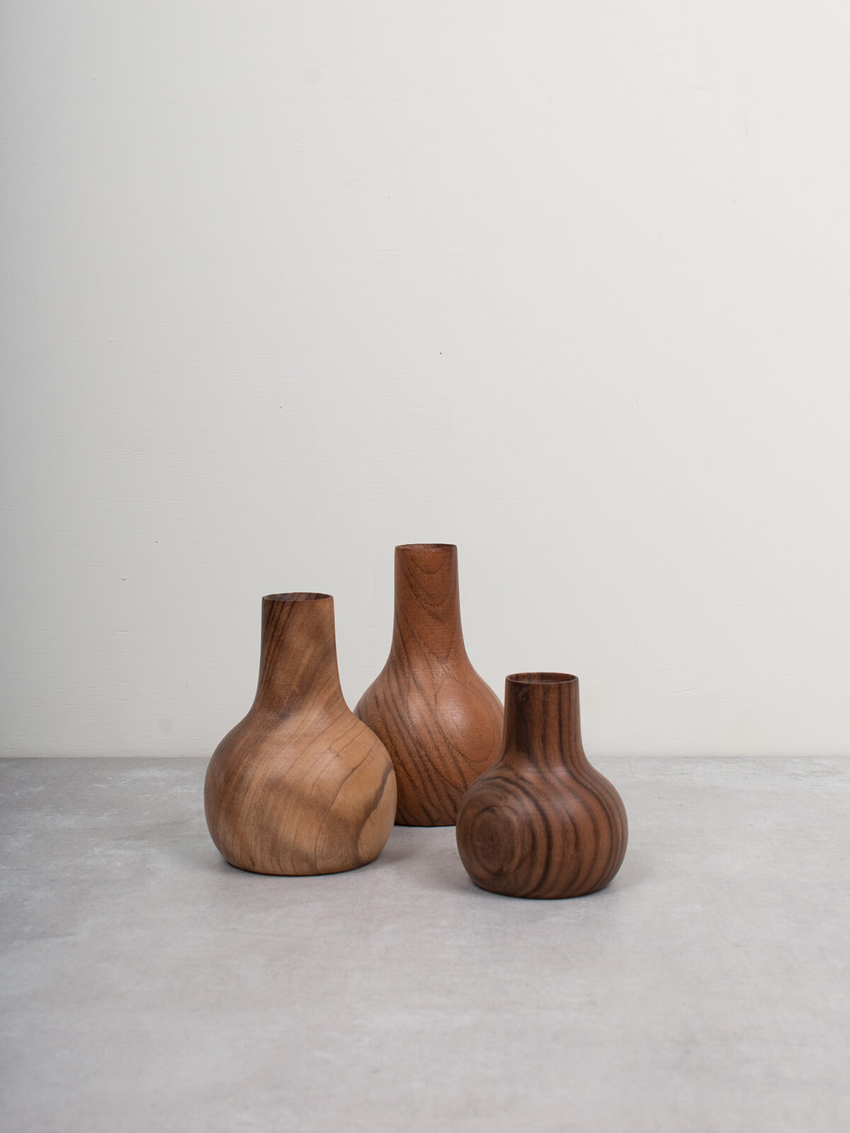 Handmade Walnut Wood Mini Vase - Small Decorative Flower Holder for Home & Office Decor - Perfect for Table Centerpieces, Wedding Favors, and Gift Giving