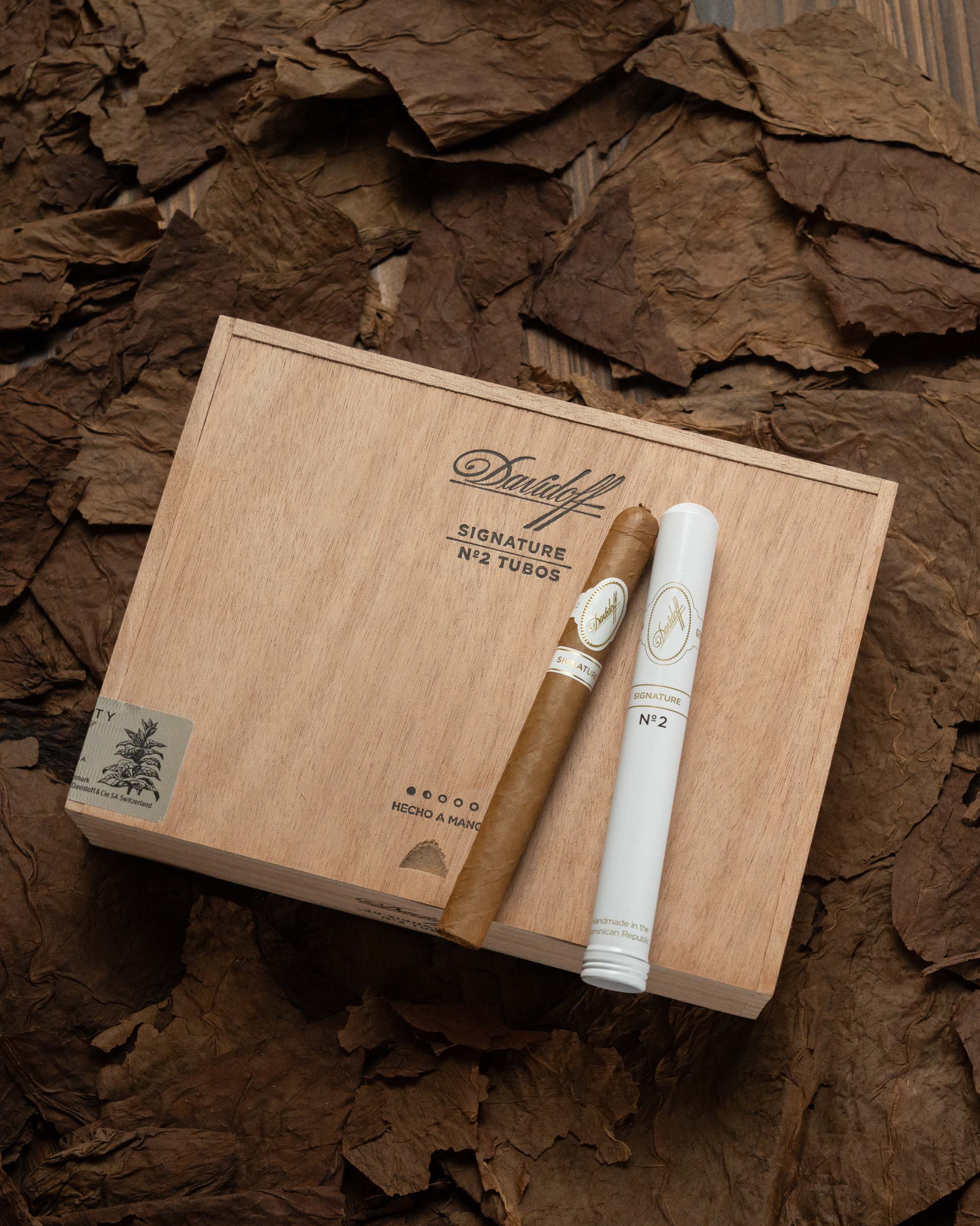 Davidoff Signature No. 2 Tubos Cigars - Premium Handmade Dominican Cigars with Tube Packaging - Perfect for Special Occasions & Relaxing Moments