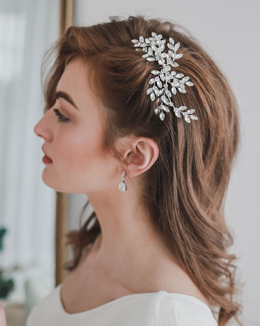 Elegant Bridal Hair Comb with Rhinestones - Perfect for Weddings, Prom, and Formal Events