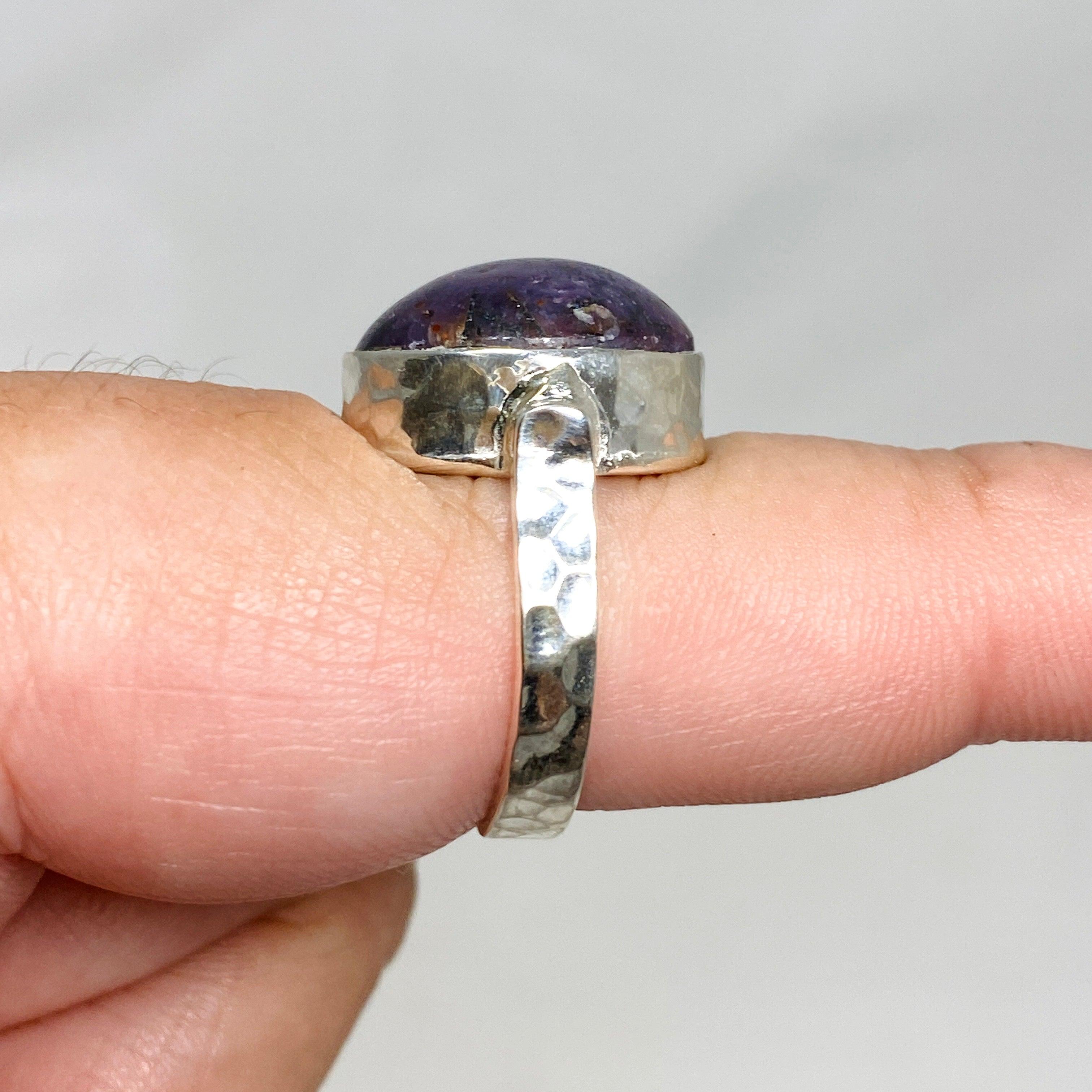 Elegant Sapphire Oval Ring with Hammered Sterling Silver Band - Size 8 (KRGJ3187) | Perfect for Engagement, Anniversary & Special Occasion Gifts
