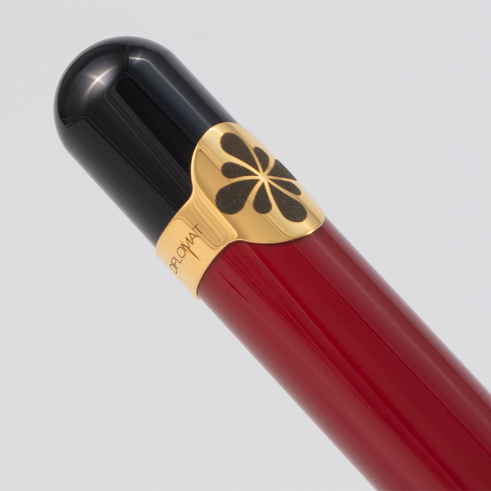 Premium Diplomat XO Fountain Pen - Burgundy Lacquered Finish - Luxury Writing Instrument for Business Signatures & Calligraphy