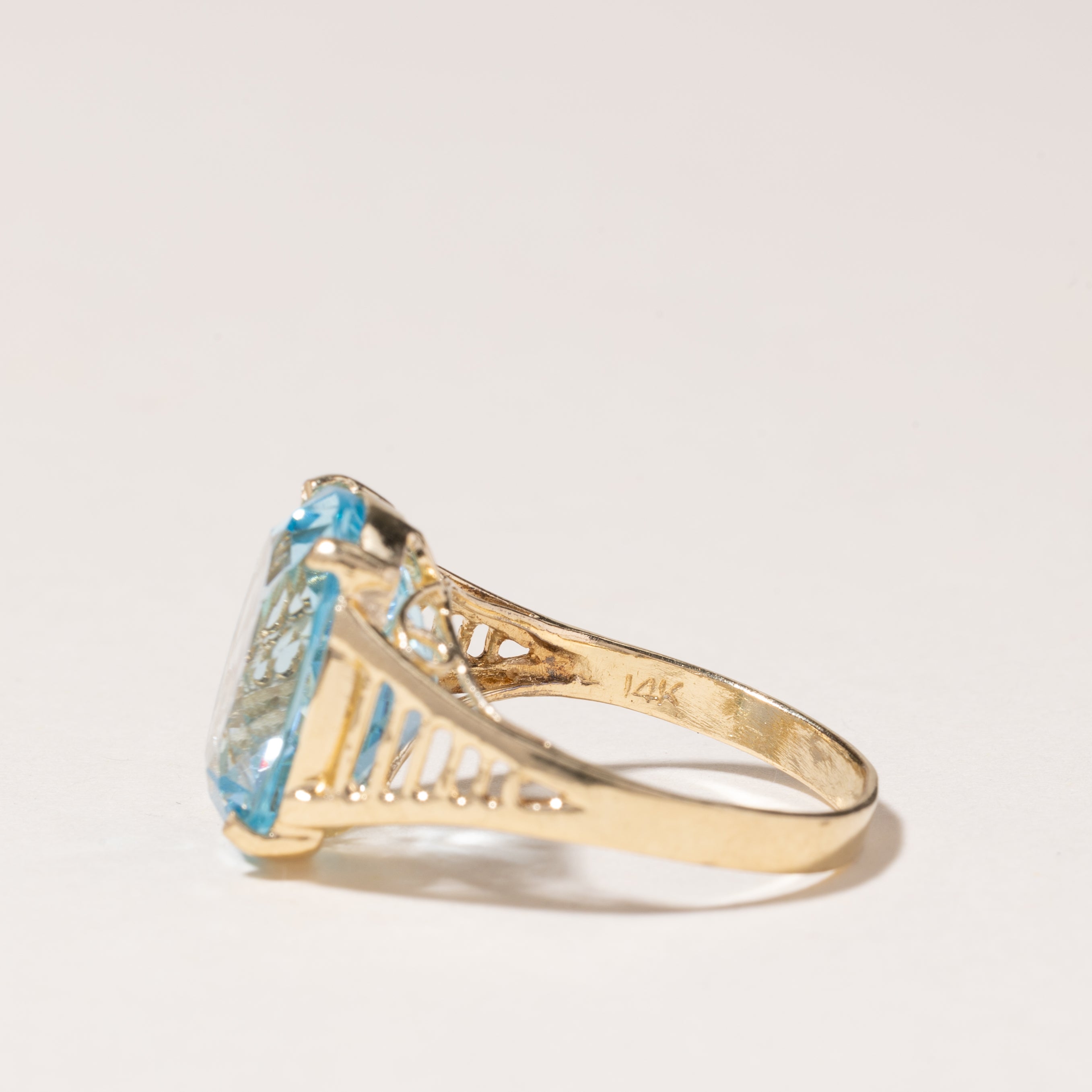 14K Yellow Gold Blue Topaz Cocktail Ring for Women - 9.30ct Oval Cut Gemstone Ring - Size 6 - Perfect for Evening Parties, Weddings & Special Occasions