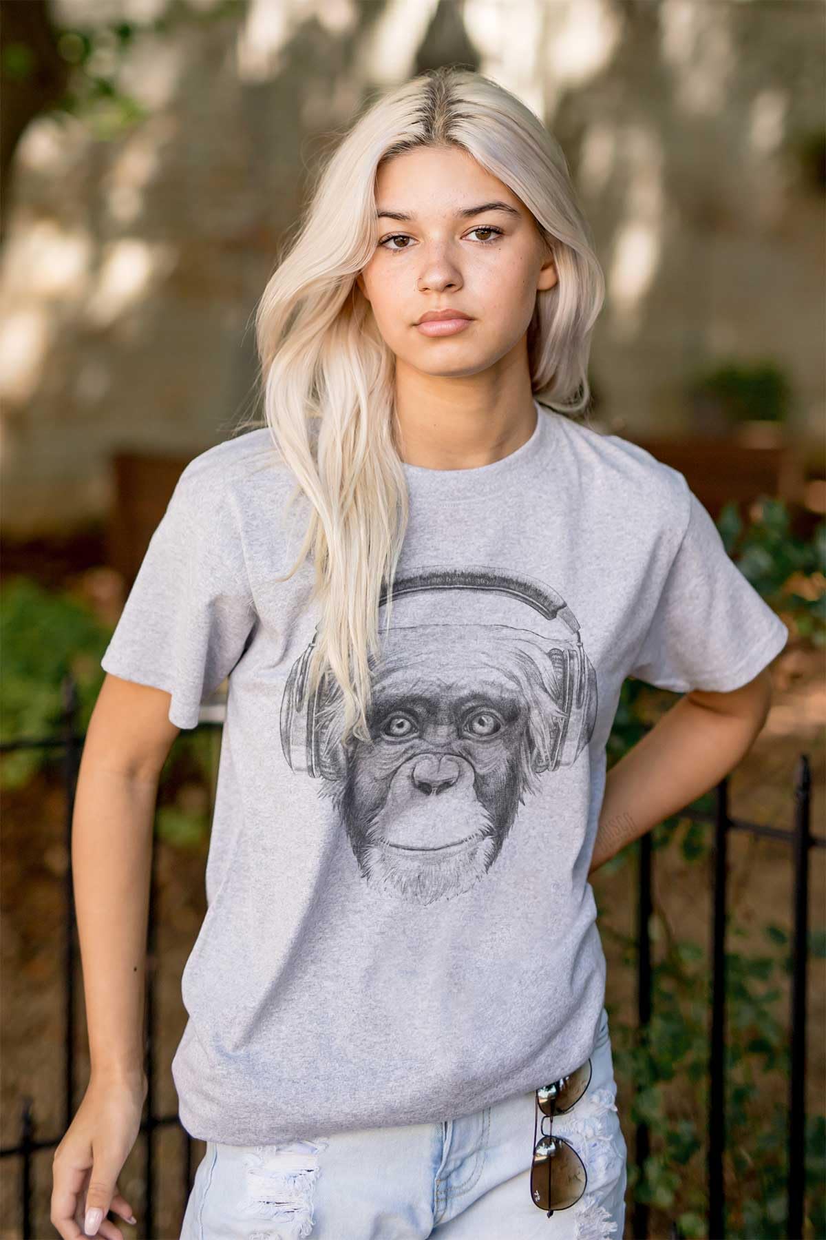 Smile Monkey Headphones Hipster Graphic T-Shirt for Men & Women - Cool Funny Vintage Tee for Casual Wear, Music Lovers & Street Style