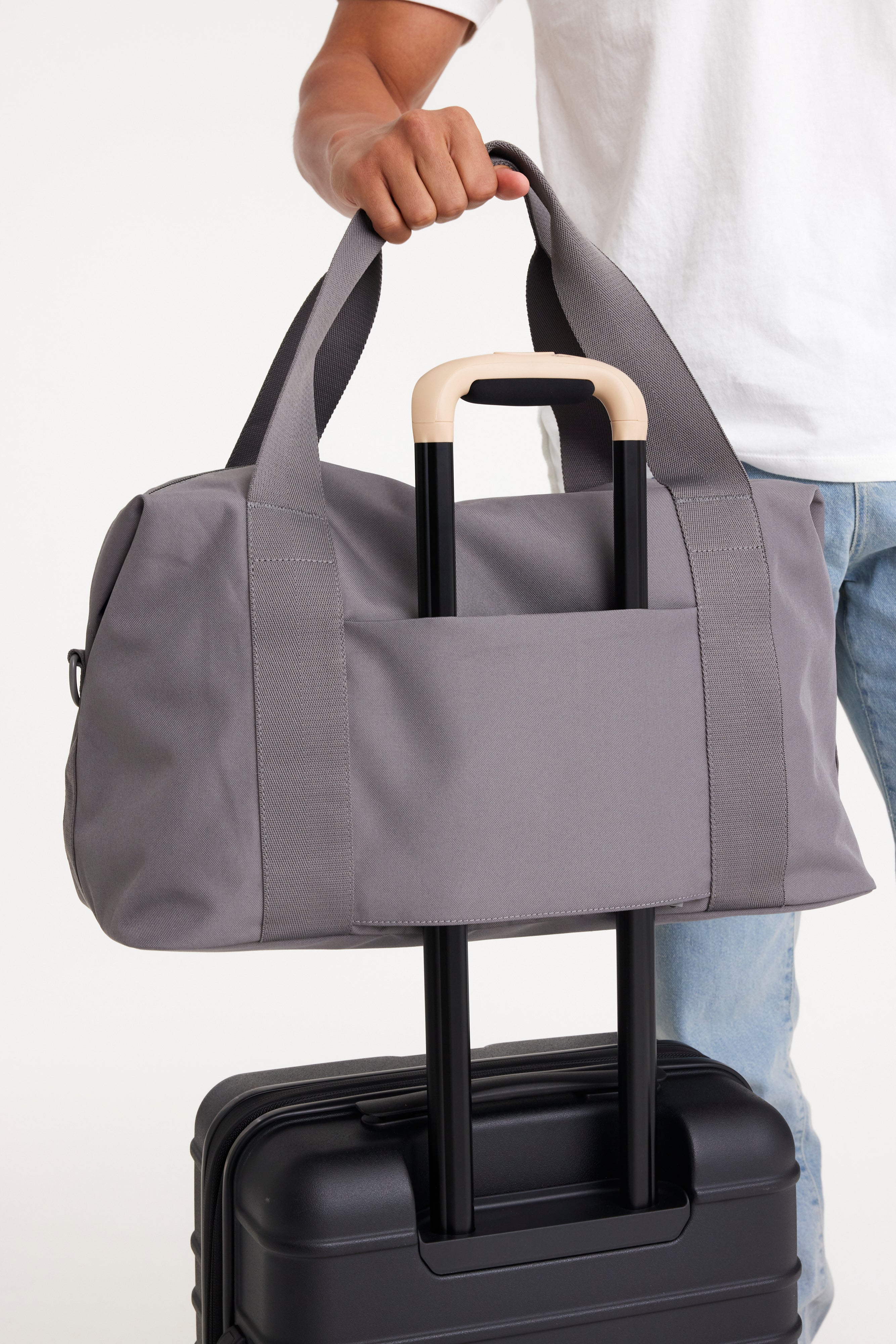 The BÉISics Duffle Bag - Stylish & Spacious Travel Duffel in Grey for Gym, Weekend Trips & Carry-On Luggage