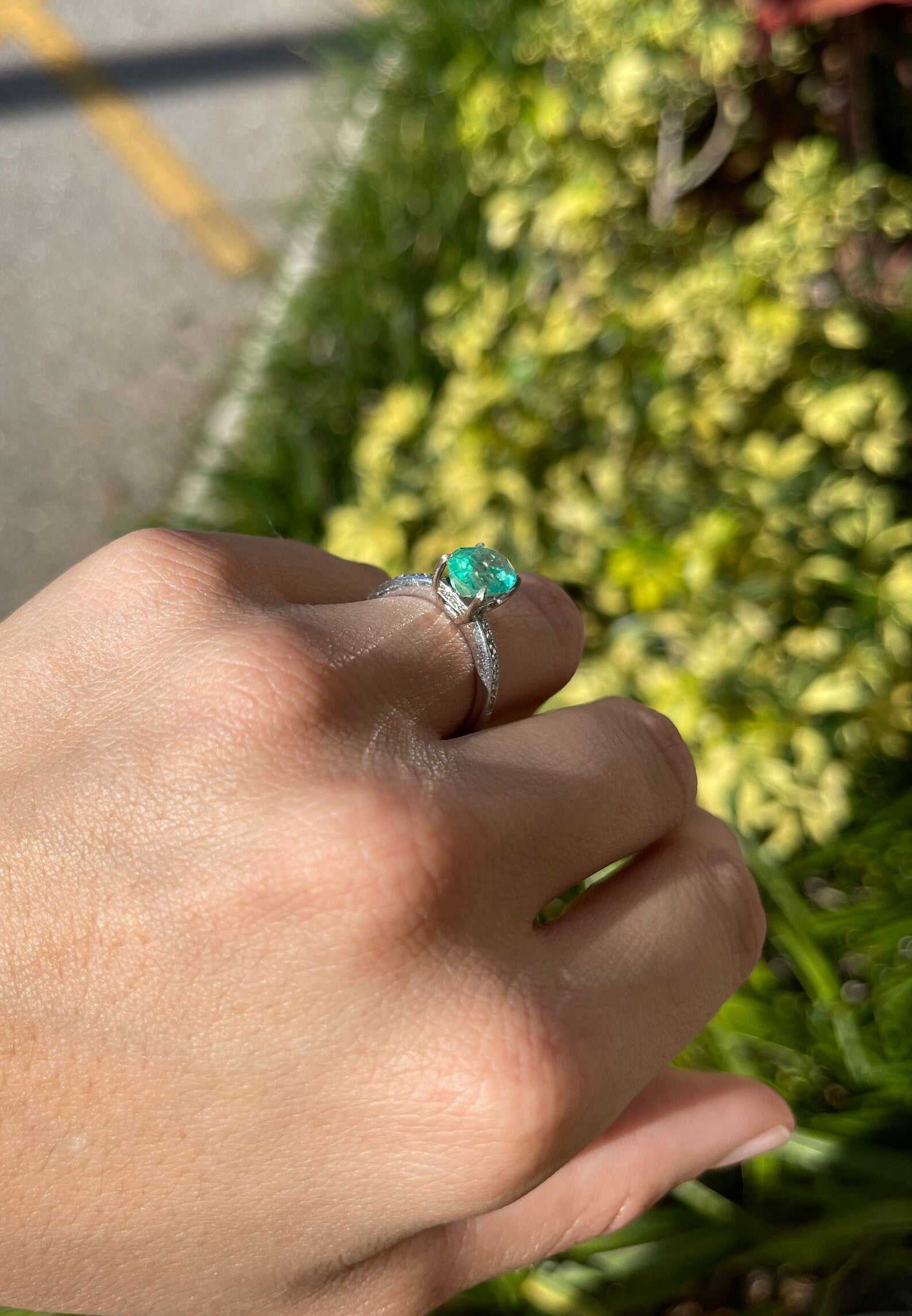 3.0tcw Oval Emerald & Diamond Accent 14K Gold Engagement Ring for Women - Perfect for Proposals, Anniversaries & Special Occasions