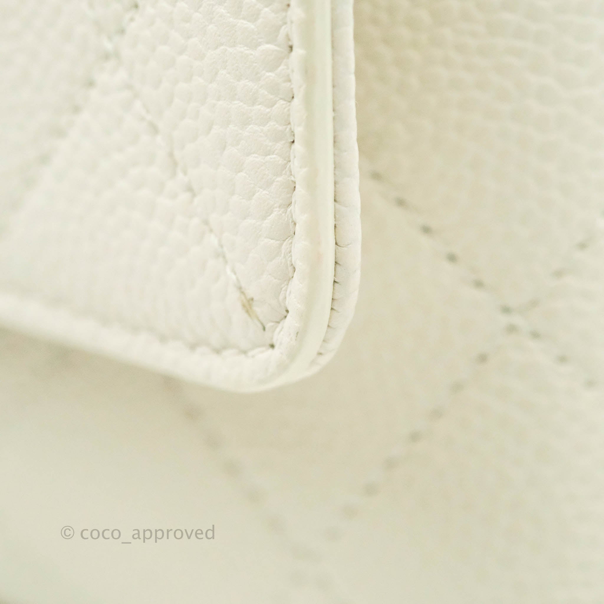 Chanel Chic Affinity Small Grained Calfskin Crossbody Bag in Ivory with Gold Hardware - Perfect for Everyday Luxury & Special Occasions