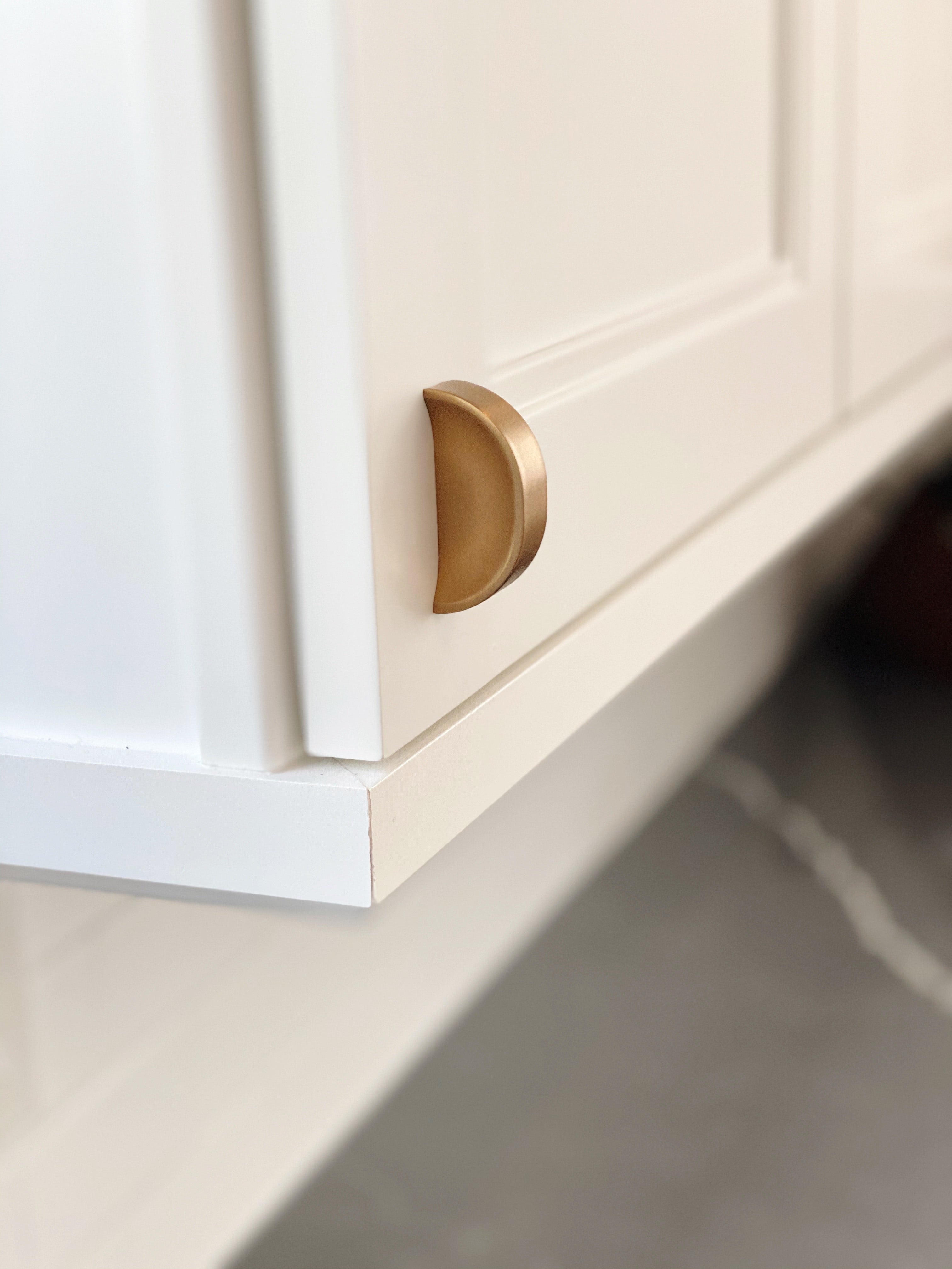 Mondrian Champagne Bronze Drawer Pulls - Elegant Cabinet Hardware for Kitchen & Bathroom - Modern Handle for Dressers, Cabinets, and Furniture (Set of 10) - Perfect for Home Renovation & DIY Projects
