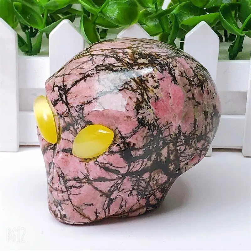 Natural Rhodonite Alien Skull Crystal Carving - Healing Energy Stone for Meditation, Reiki & Spiritual Practices - Unique Halloween Gift & Home Decor (1PC) - Perfect for Altars, Yoga Spaces & Gothic Decor