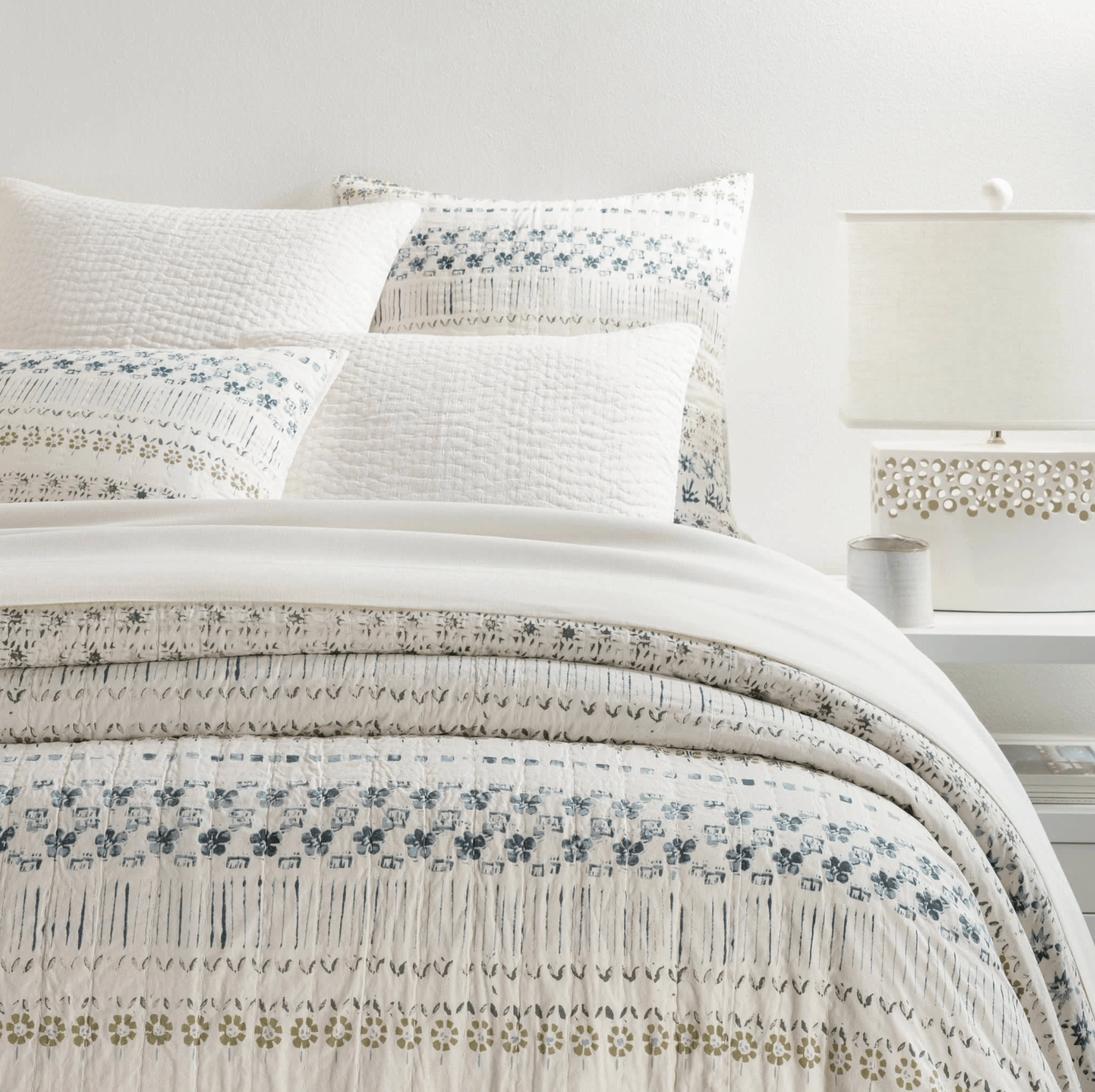 Summer Escape Queen Bedroom Package - 20% OFF Sale | Cozy Bedding Set for Vacation Homes & Guest Rooms