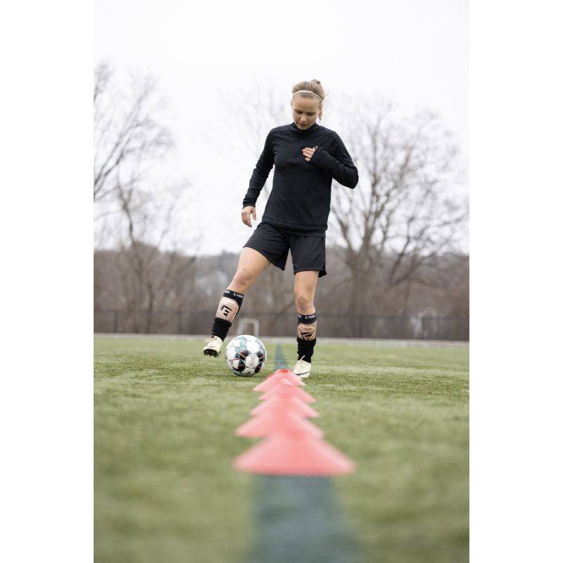 G Form Pro S Vento Shin Guard - Lightweight Soccer Shin Pads for Men & Women - Protective Football Leg Guards for Training & Matches - Perfect for Soccer, Rugby & Field Sports
