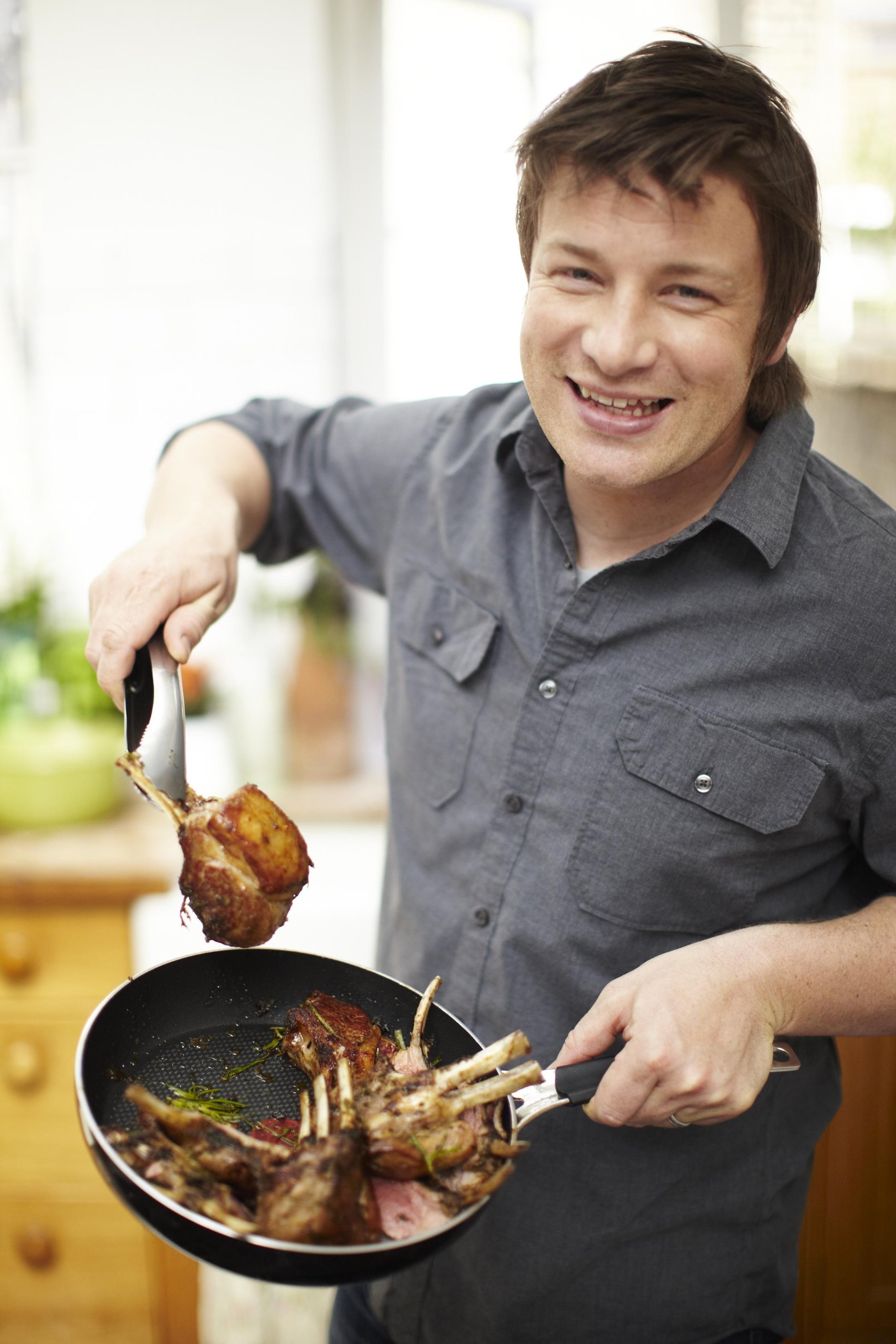 Jamie Oliver 28cm Hard Enamel Non-Stick Frying Pan - Professional Grade Cookware for Sauteing, Frying & Perfect Pancakes