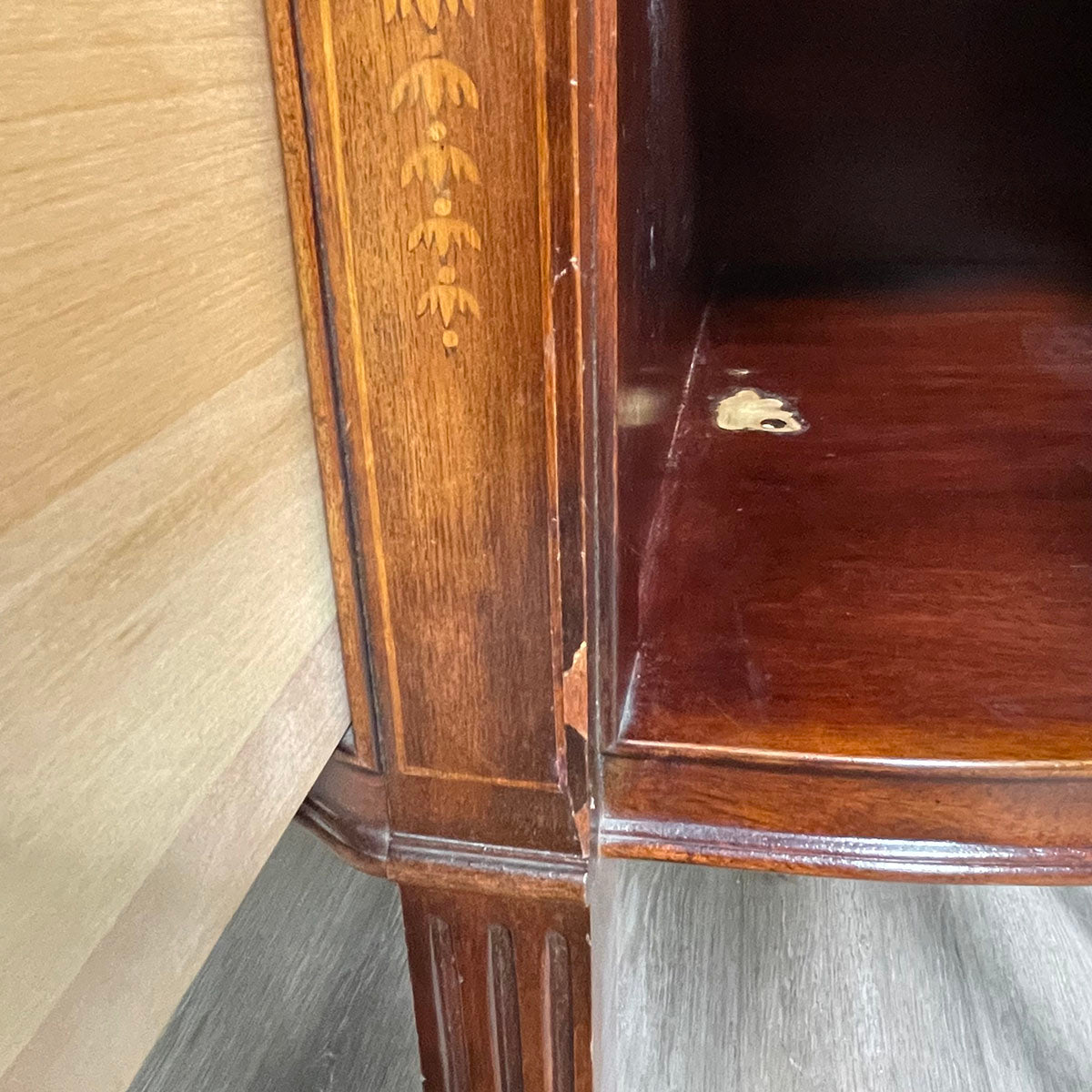 Thomasville Inlaid Mahogany Sideboard Buffet - Elegant Dining Room Storage Cabinet for Fine China & Entertaining - Perfect for Formal Dining, Buffet Serving & Home Decor