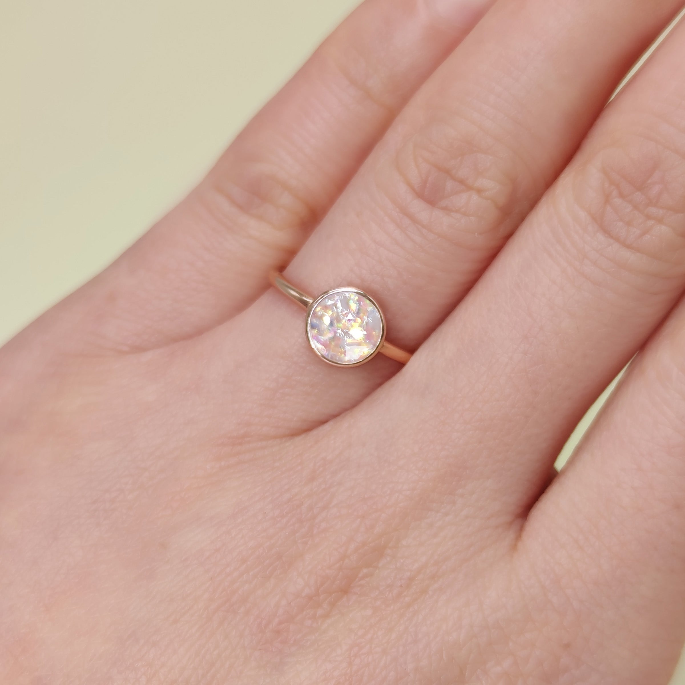 Life Circle Memorial Ashes Ring - Handcrafted Keepsake Jewelry for Loved Ones - Perfect for Remembrance, Funeral, and Memorial Ceremonies
