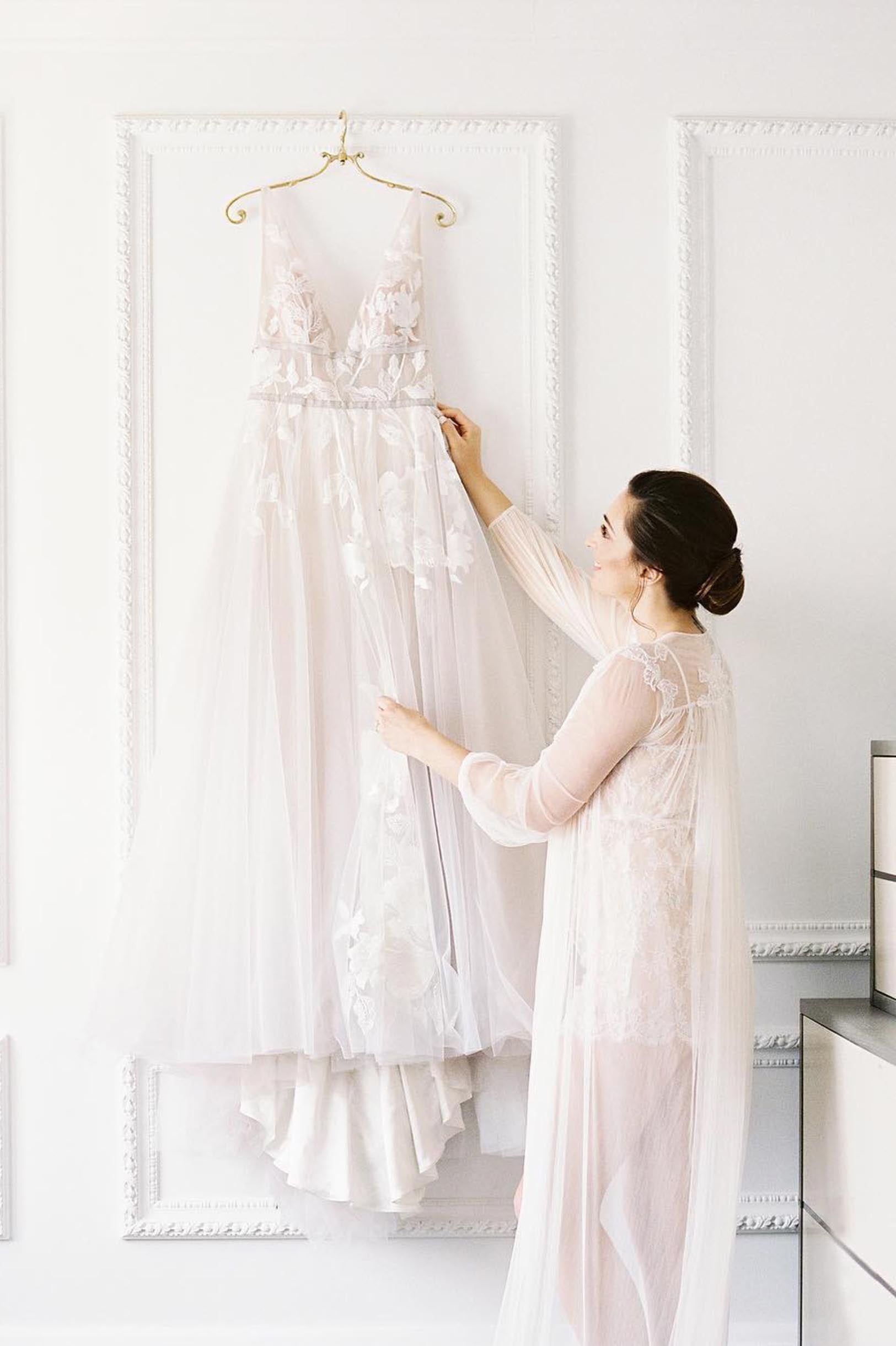 Elegant Magnolia Silk Tulle French Lace Robe - Luxury Bridal Dressing Gown for Wedding, Honeymoon & Boudoir Photography