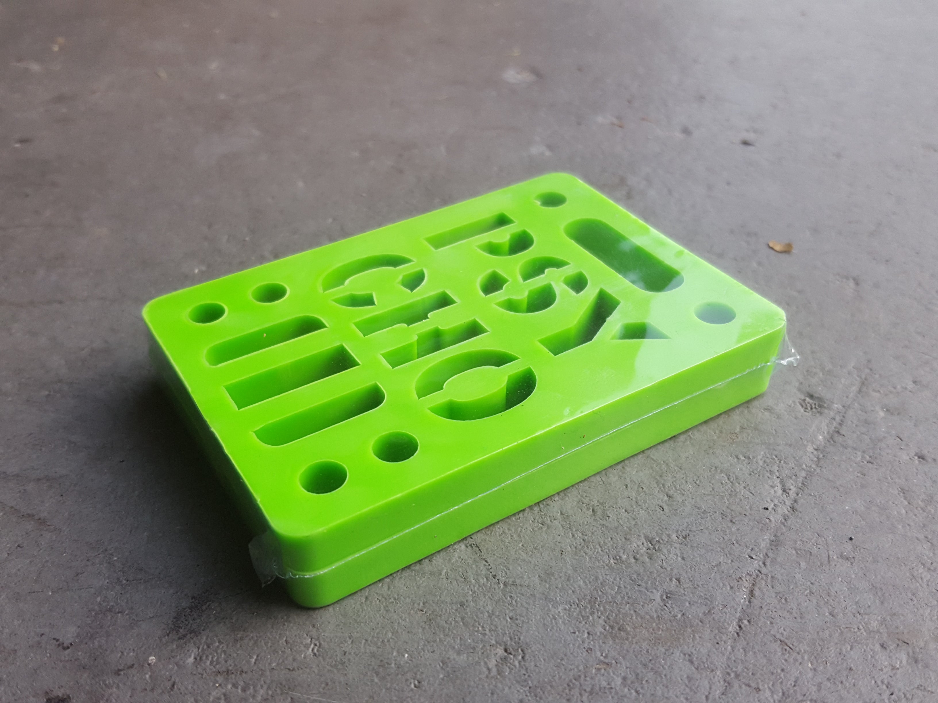 1/4 Inch Green Riser Pads for Guitar - Psycho Risers for Enhanced Sound & Comfort - Perfect for Electric & Acoustic Guitars