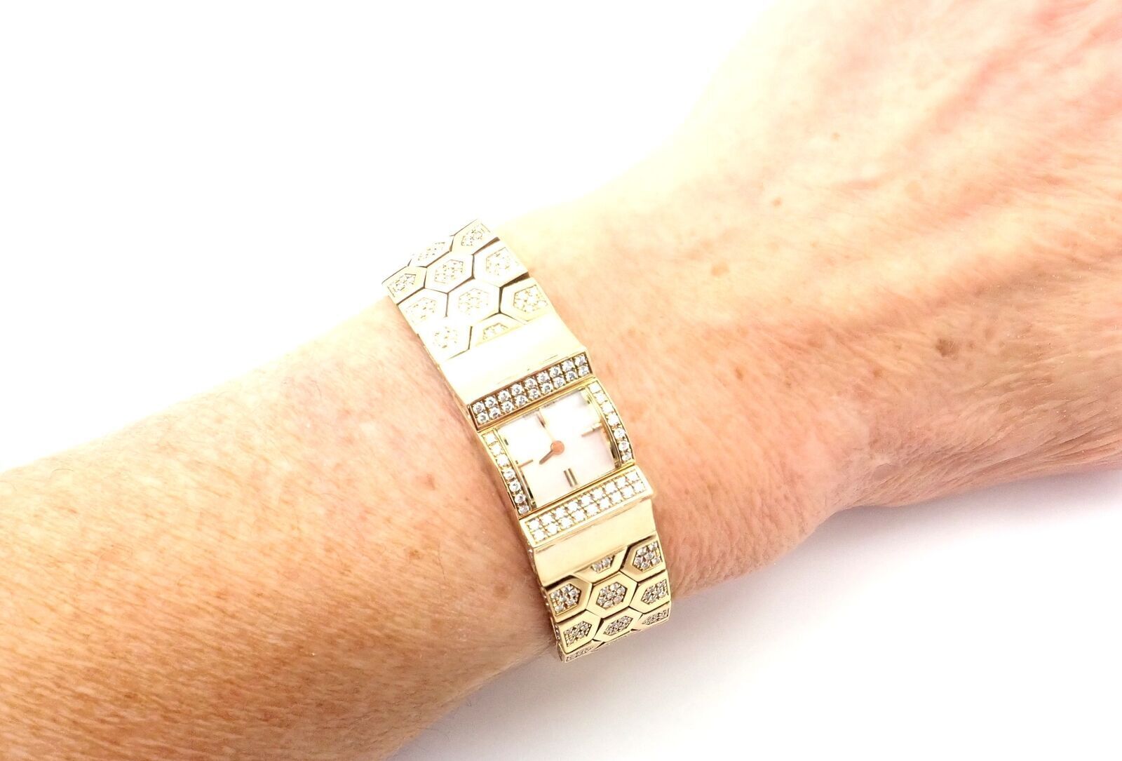 Authentic Van Cleef & Arpels Ludo Swann 18k Yellow Gold Diamond Watch - Luxury Swiss Timepiece for Women - Perfect for Formal Events & Special Occasions