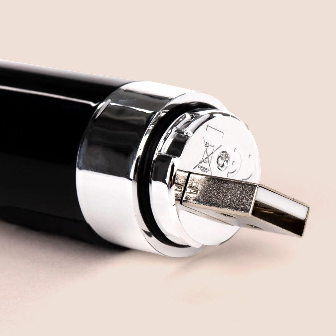 LELO MIA™ 2 Discreet Lipstick Vibe - Rechargeable Mini Massager for Women, Perfect for Travel & Personal Pleasure