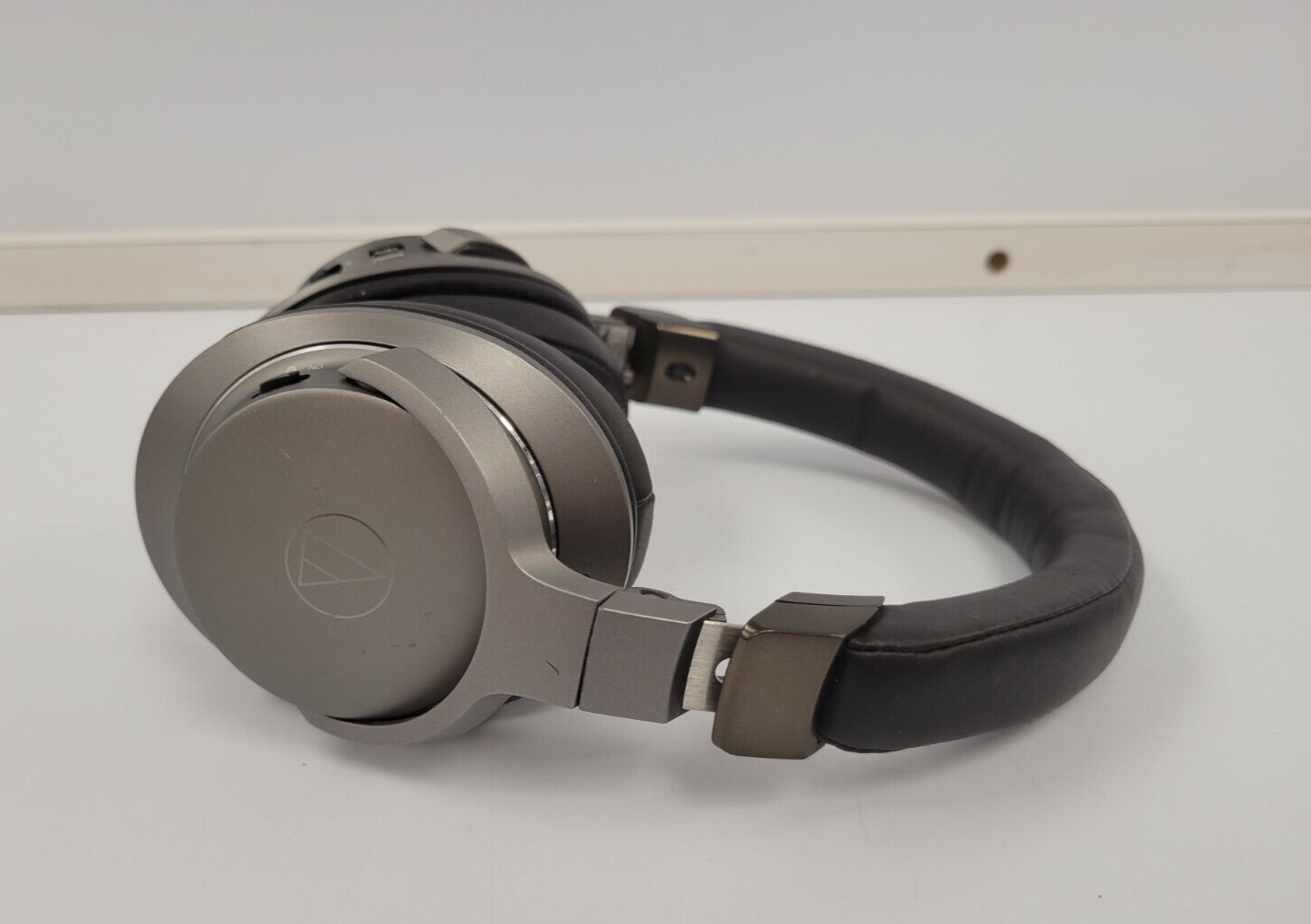 Audio Technica ATH-SR6BT Wireless Bluetooth Headphones with Hi-Res Sound - Perfect for Travel, Commuting & Home Listening