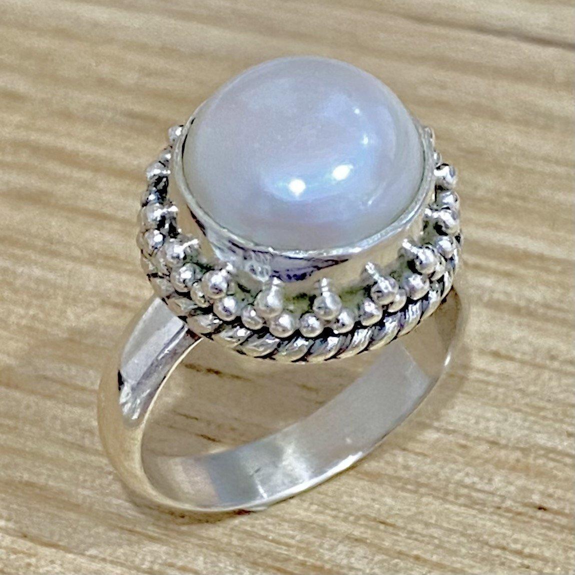 Laihas Stunning Round Genuine Pearl Ring - Elegant Jewelry for Women, Perfect for Weddings, Parties & Special Occasions