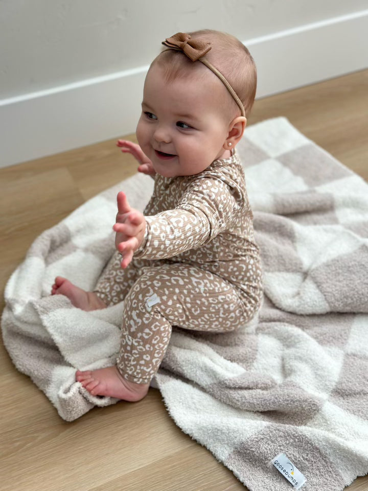Blue Checkerboard Plush Baby Blanket - Soft & Cozy for Newborns, Infants & Toddlers - Perfect for Nursery, Stroller & Cuddle Time